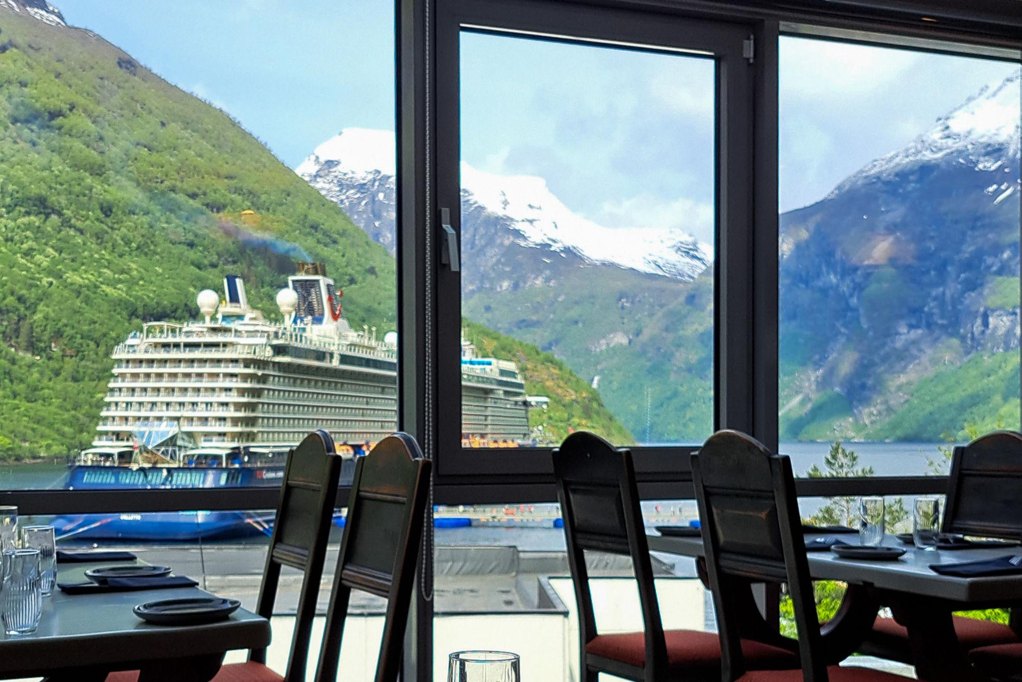 Restaurant Skageflå – Middag med Utsikt over Geirangerfjorden