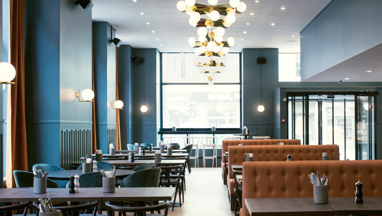 Restaurant Kaffistova. Tables and chairs. Hotell Bondeheimen, Oslo. Photo