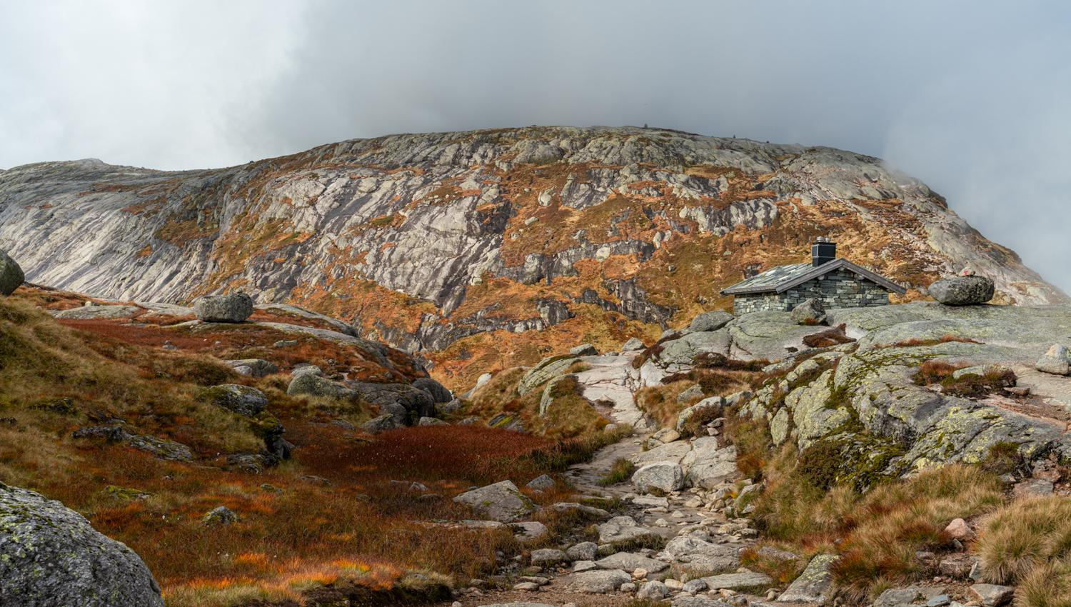 Emergency cabin by the trail to Kjerag