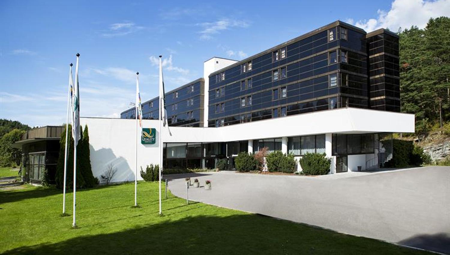 Fasade Quality Hotel Entry