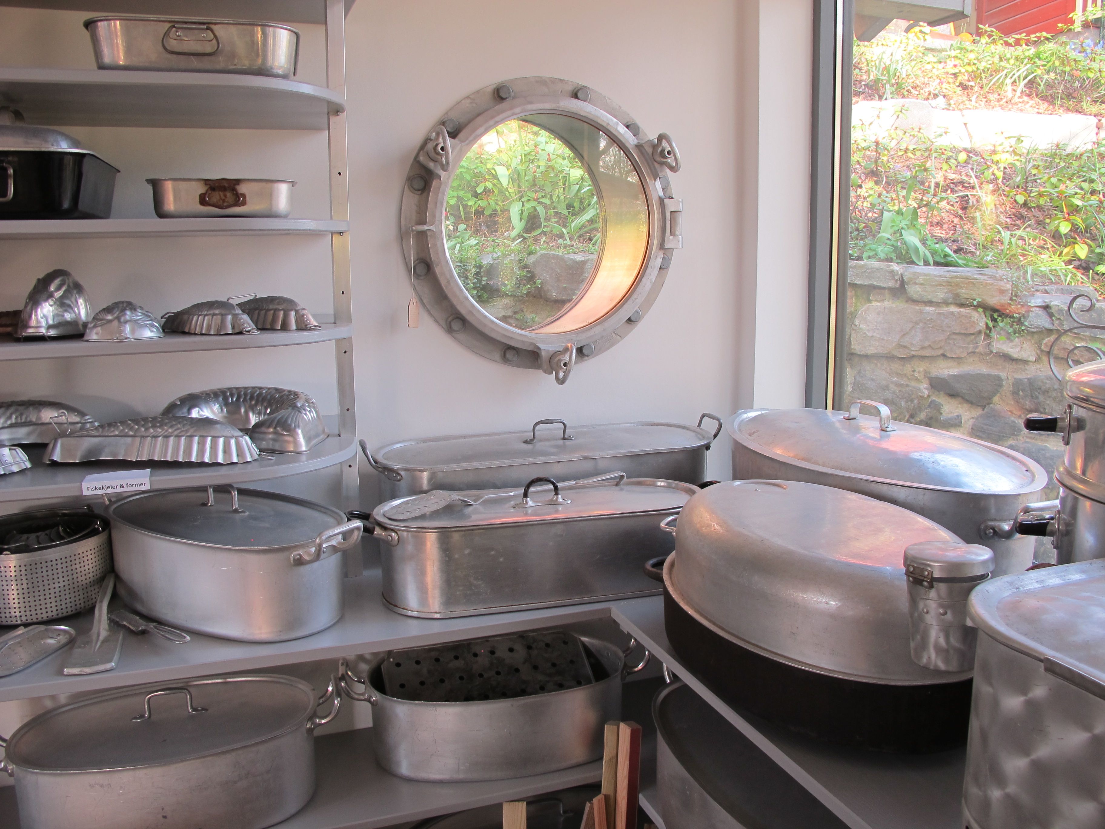 Fiskegryter i aluminium på Aluminiumsmuseet