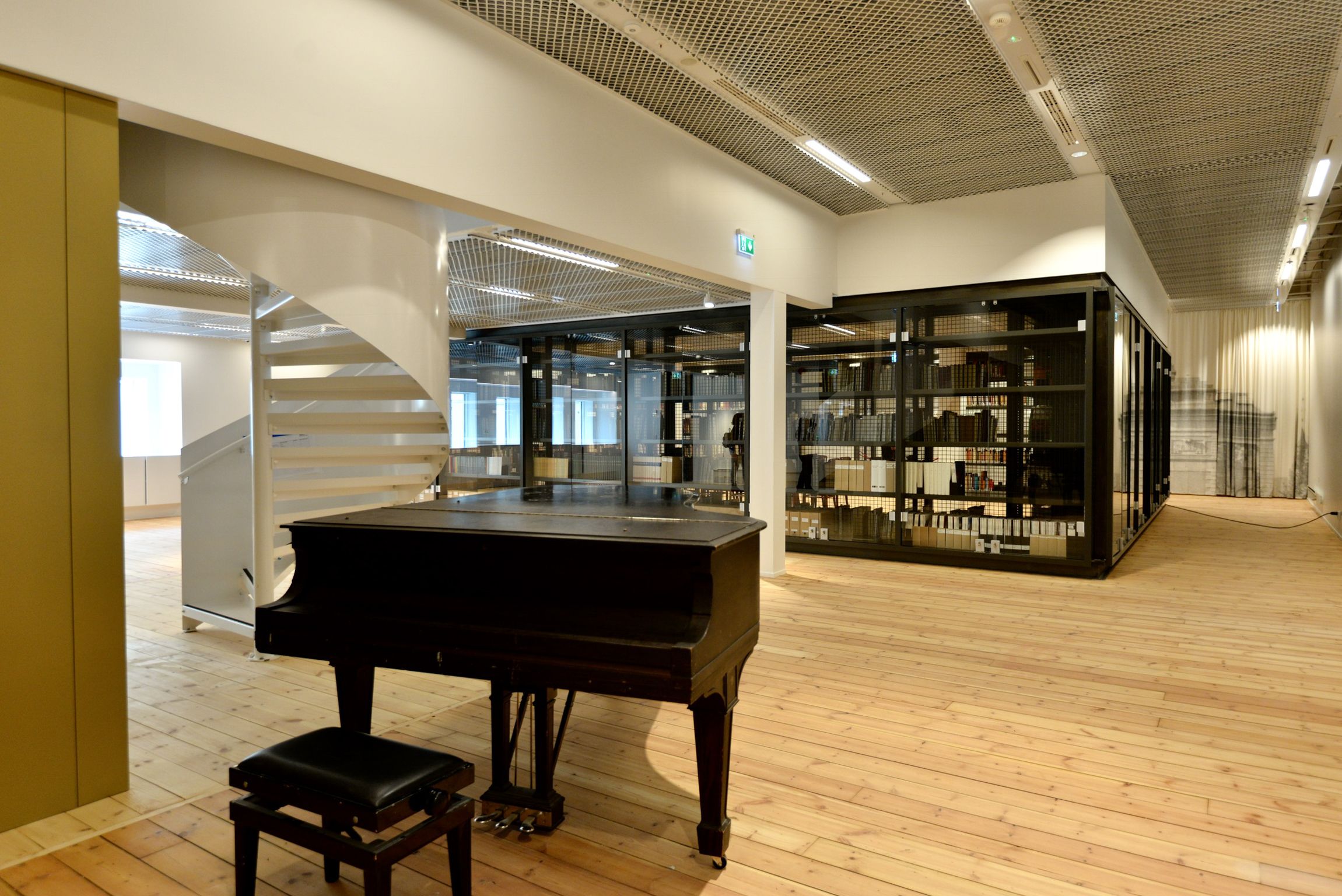 Vrimleomr+Ñdet i Biblioteket - ogs+Ñ mulighet for +Ñ bruke flygelet. Foto - 3RW