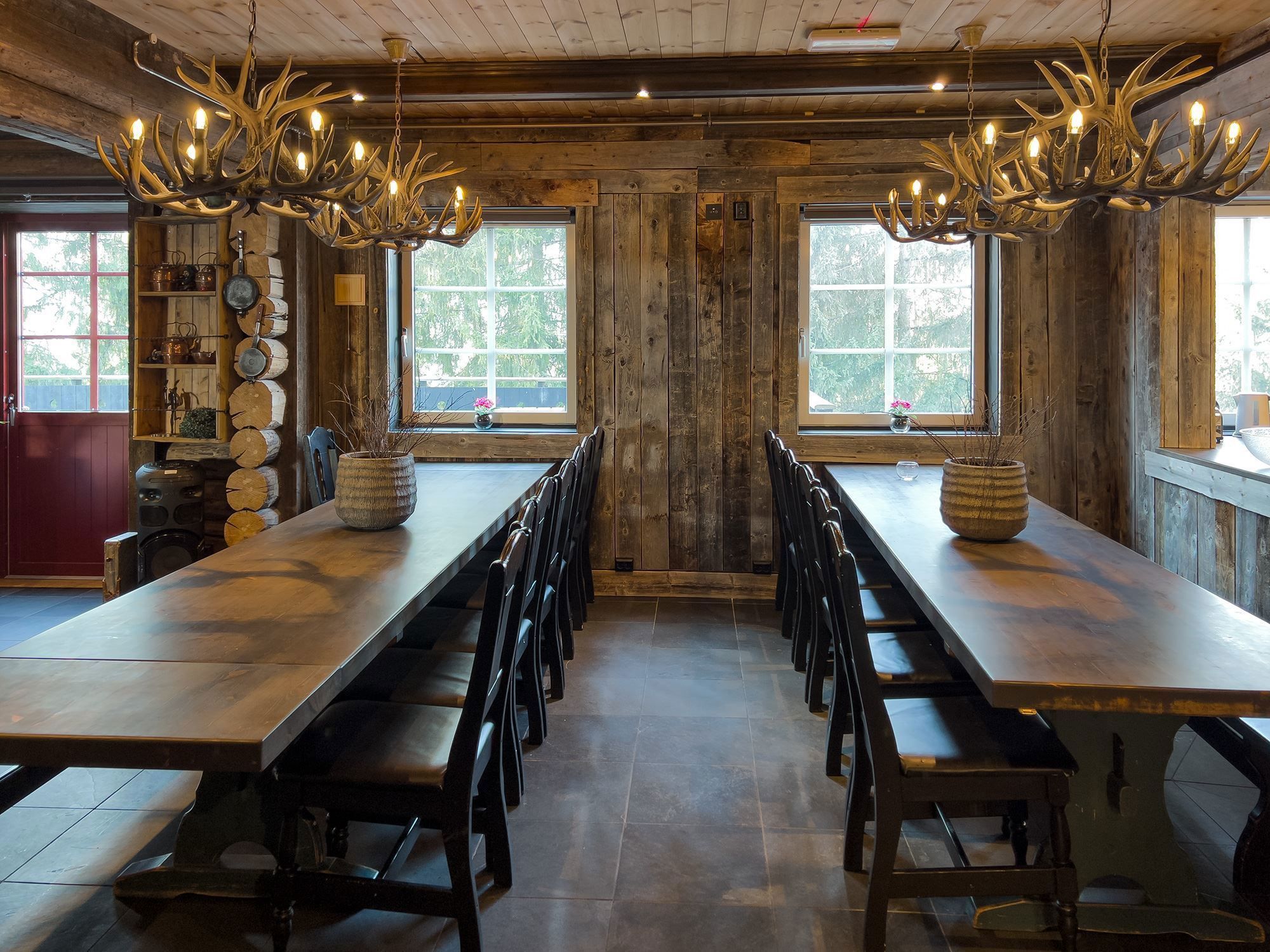 A chandelier with antlers from the ceiling.