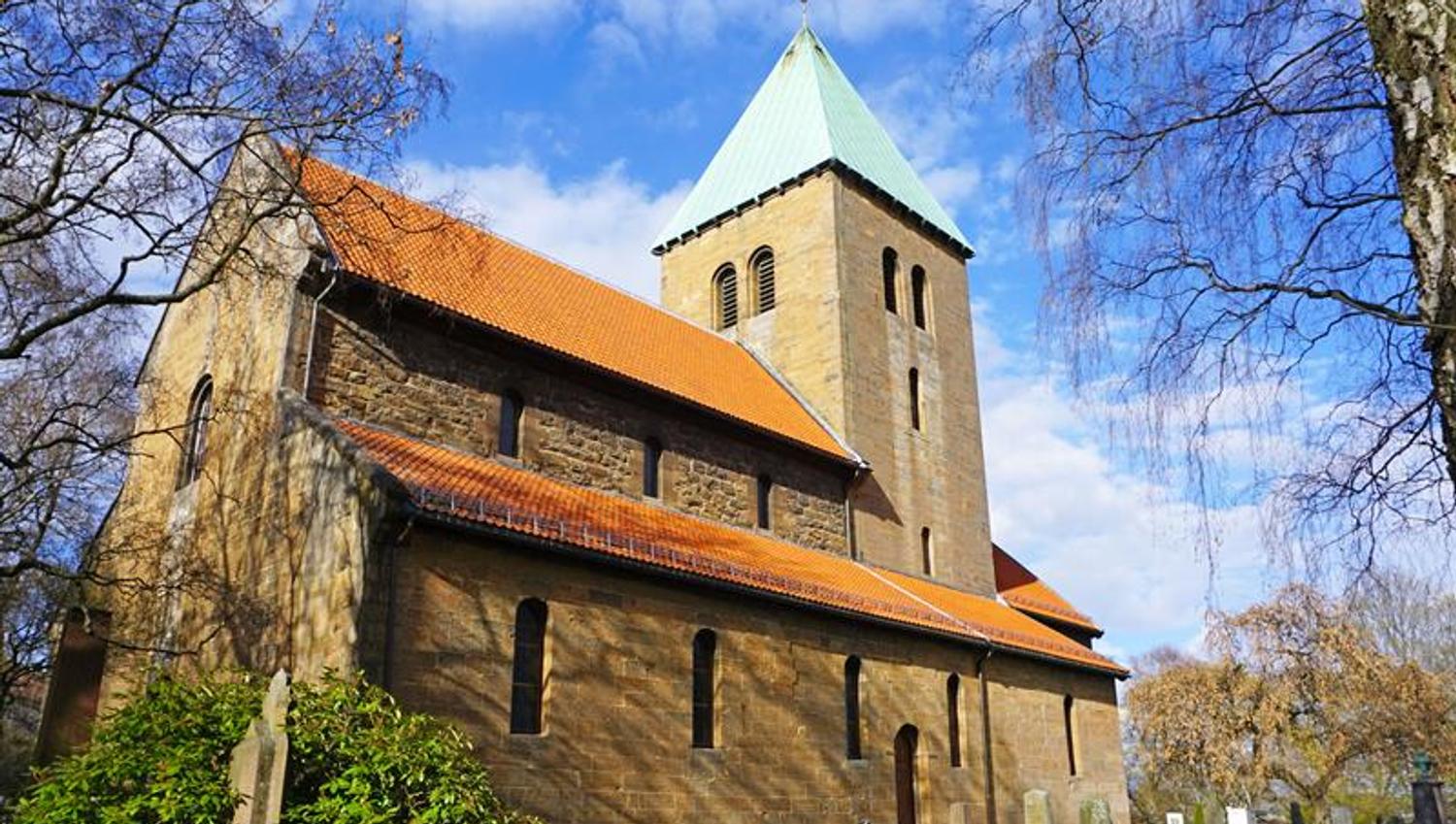Gamle Aker kirke bilde