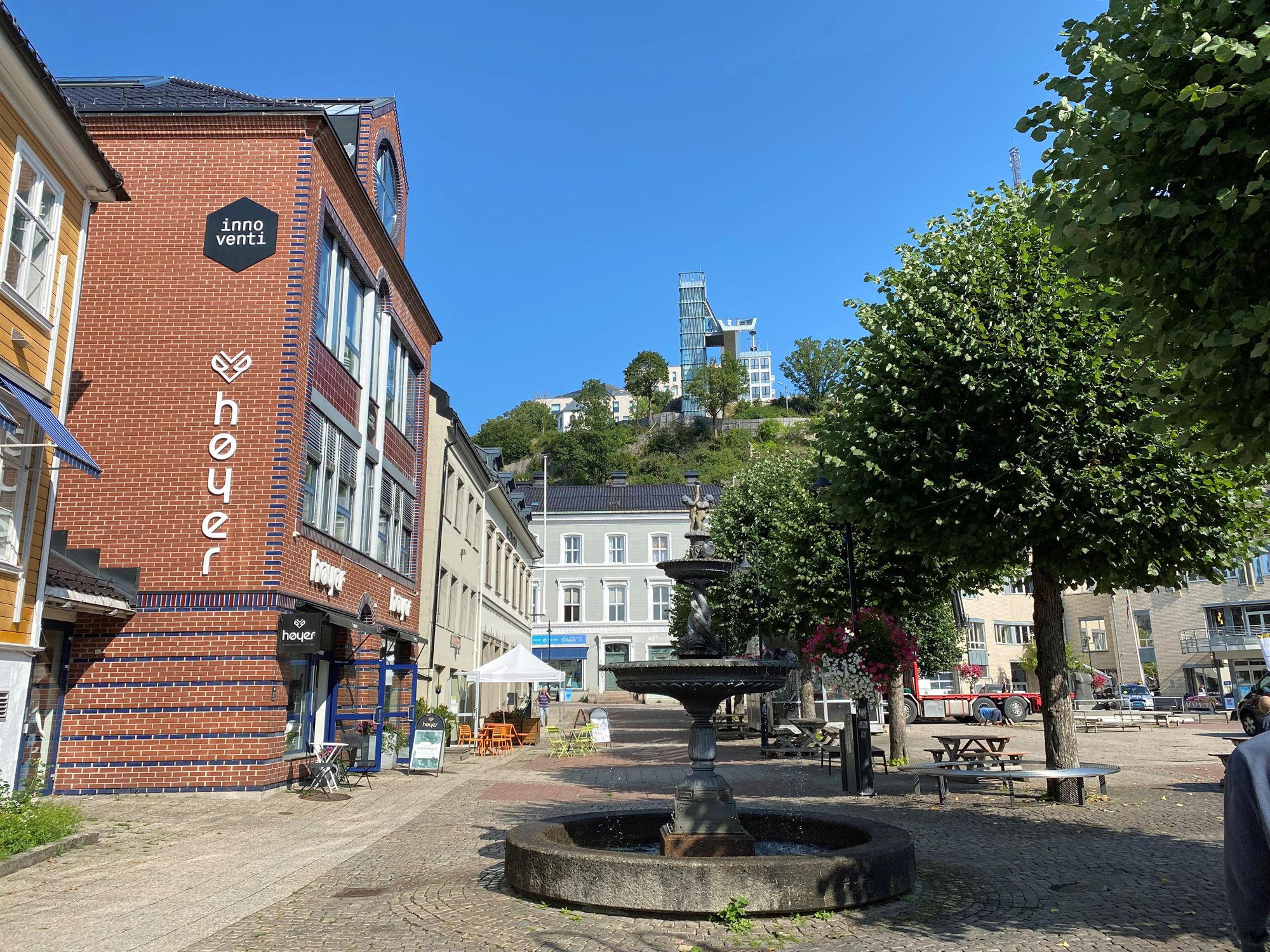 glassheisen sett fra torvet i Arendal