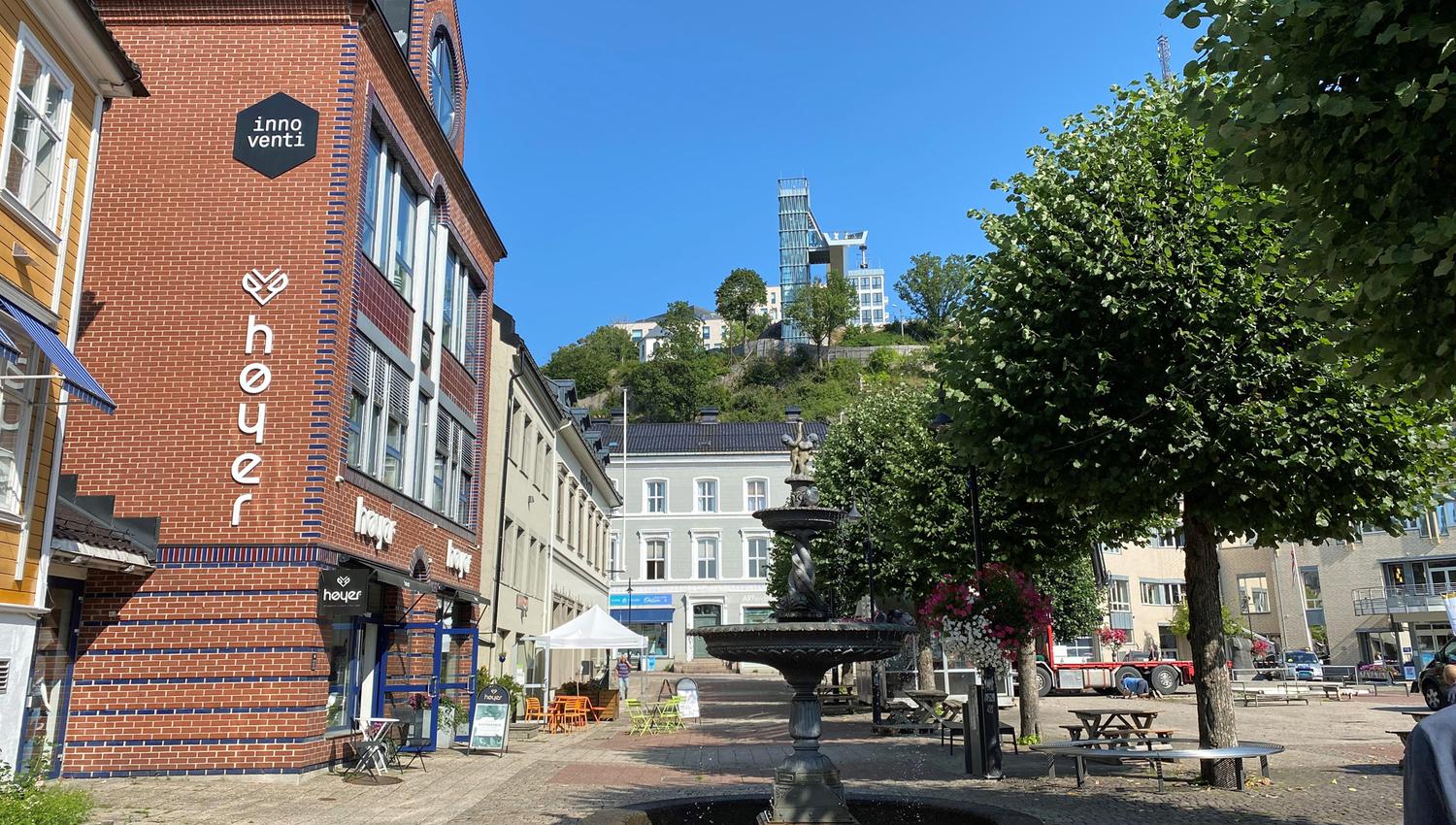 glassheisen sett fra torvet i Arendal