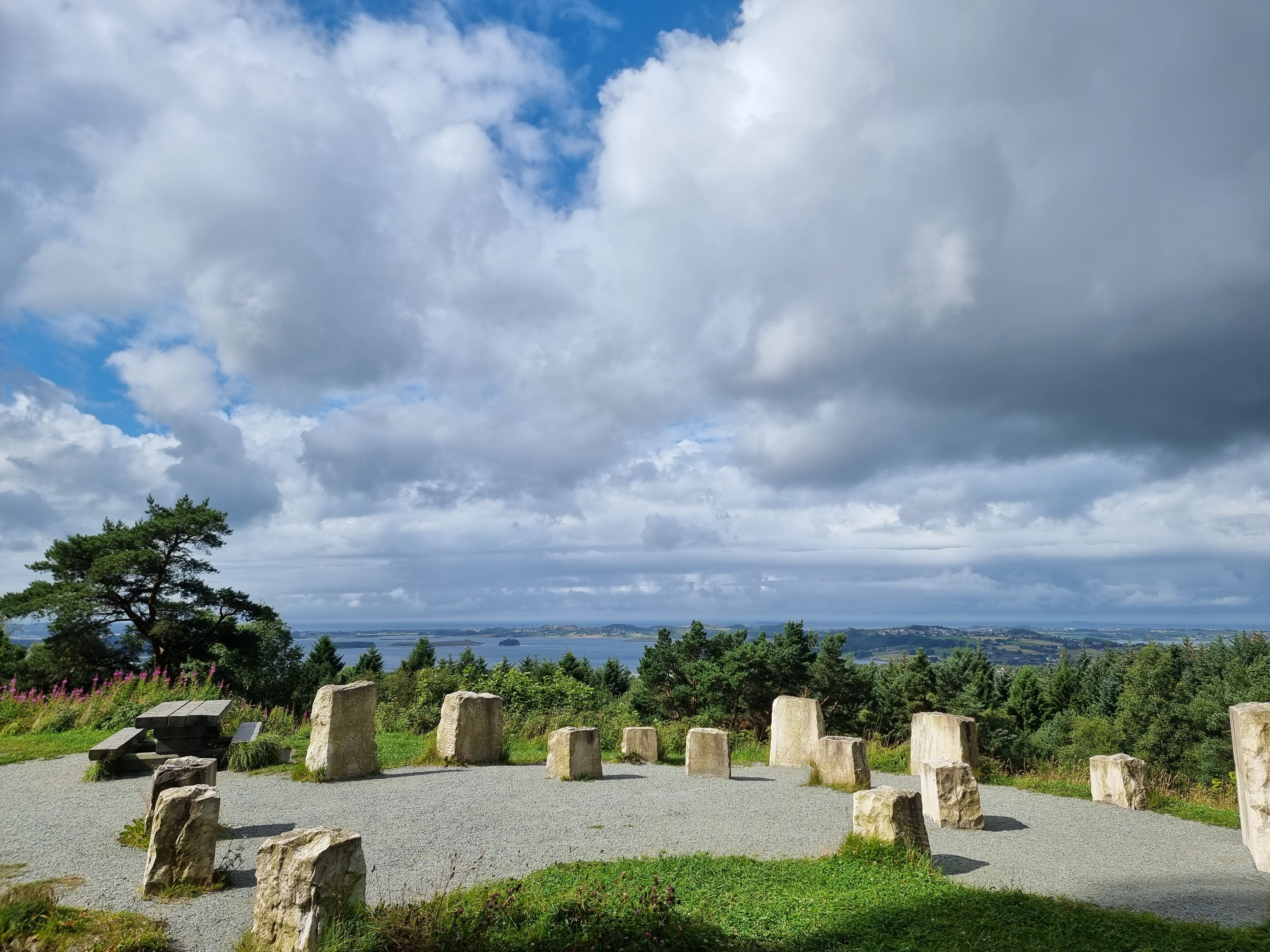 16 hvite marmorsteiner