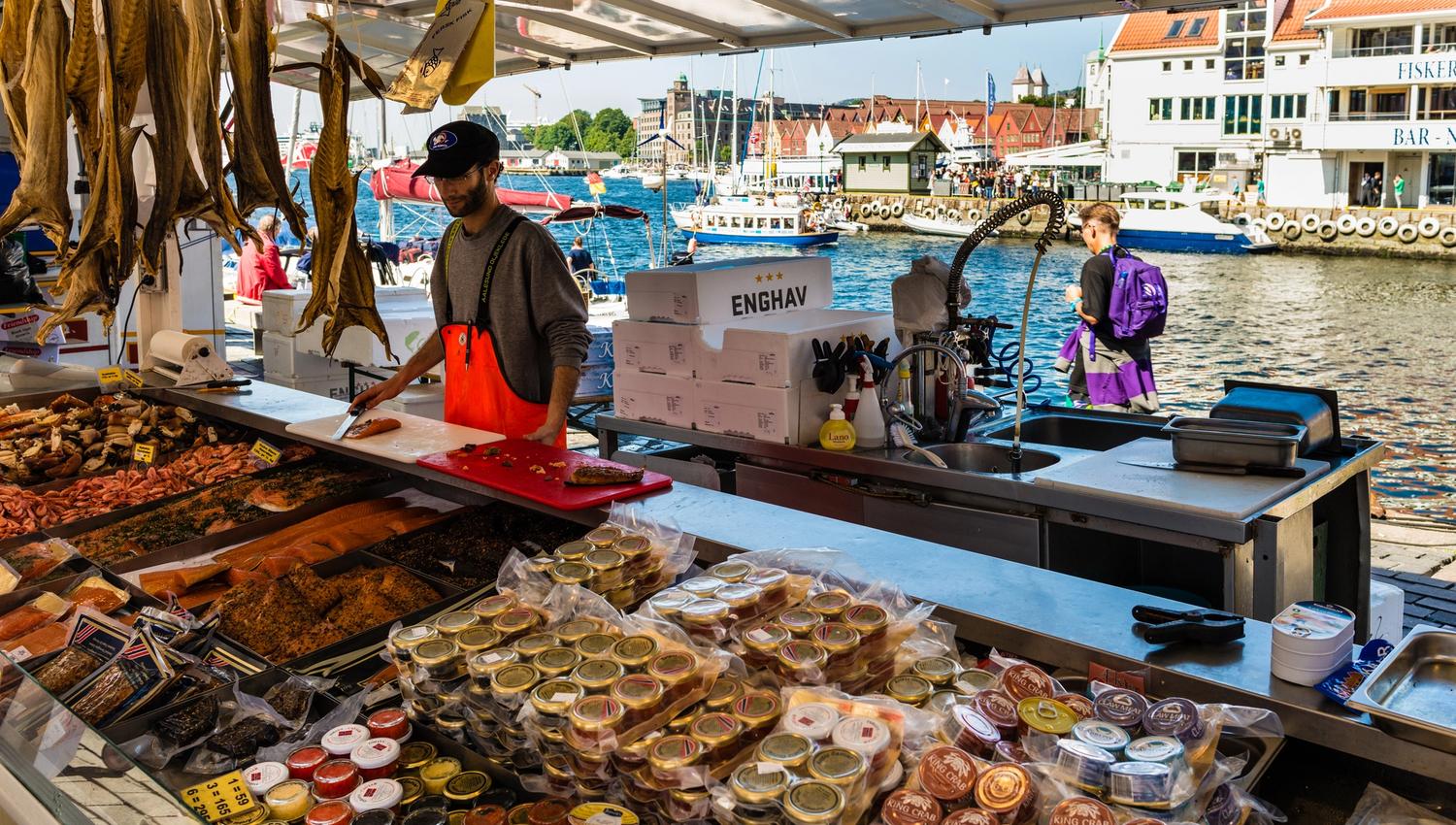 Utendørs på Fisketorget i Bergen