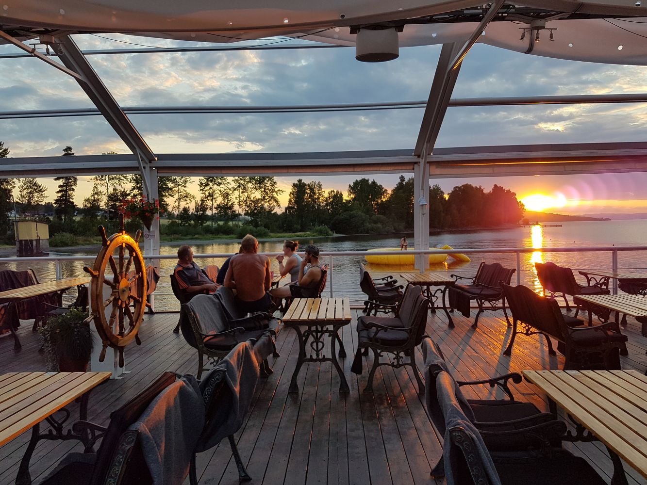 Panoramahytter i Evjua Strandpark, solnedgang på Viken II