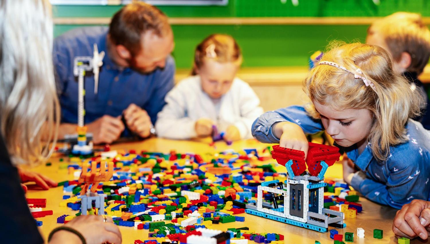 Familiedag med bedriften_ Legoaktivitet