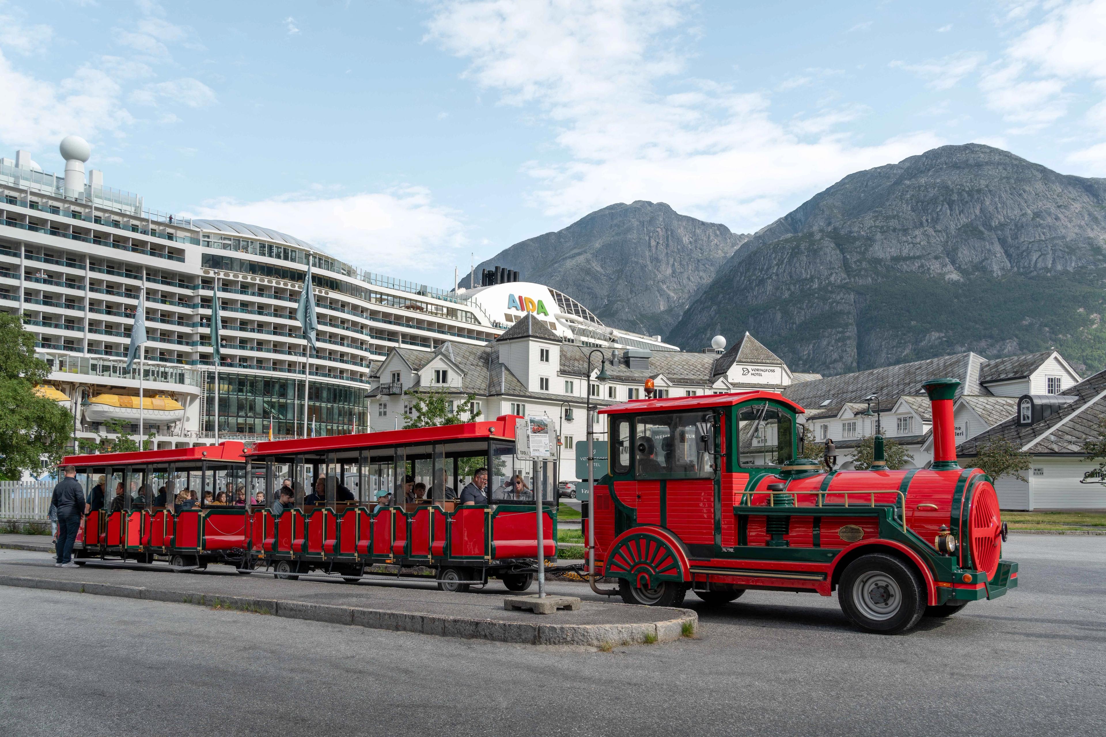 The Trolltrain in front of an AIDA ship.