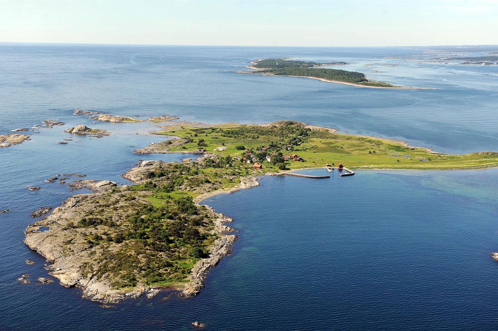 Stråholmen og Jomfruland i sør