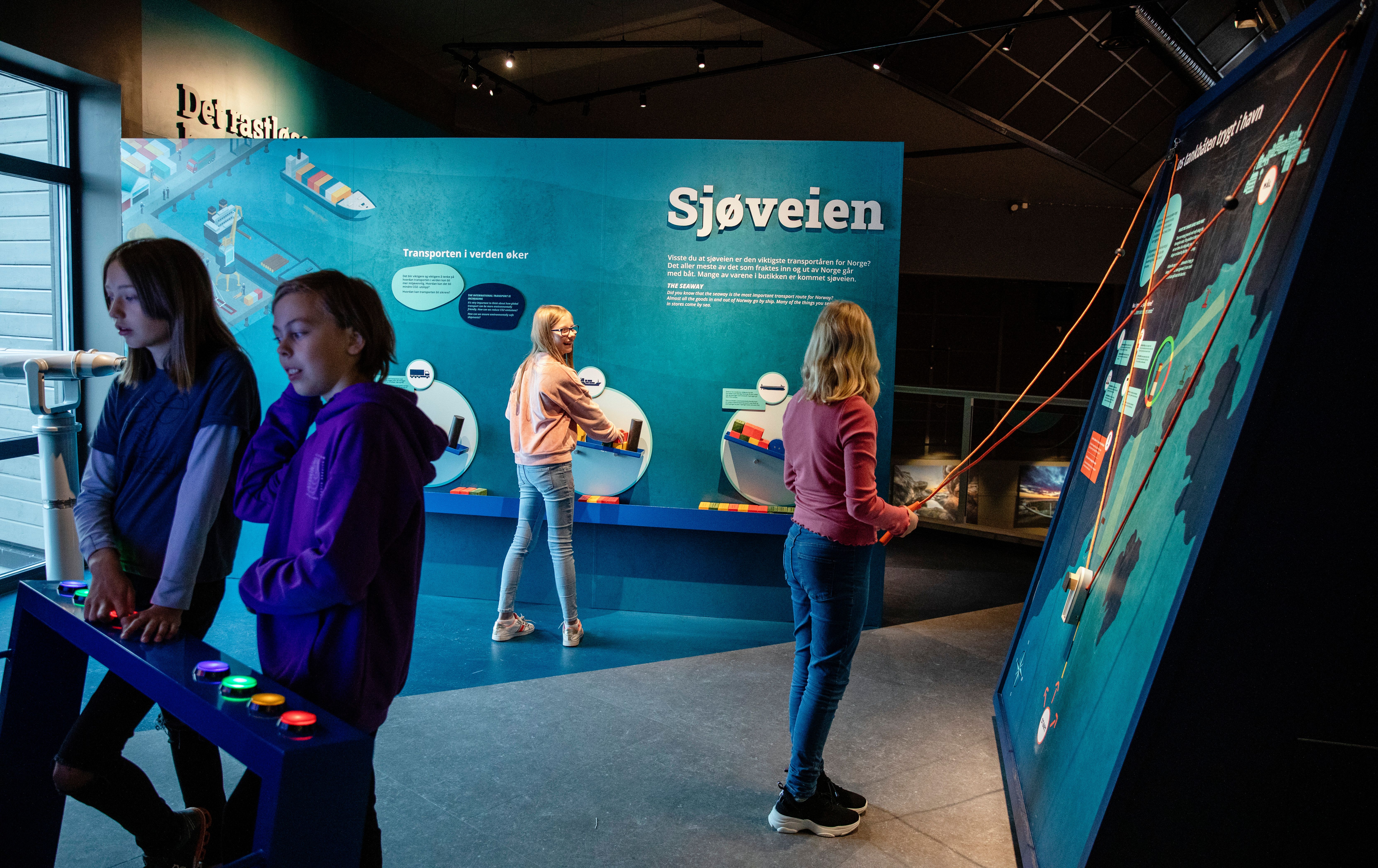 Barn som lærer ved hjelp av aktiviteter