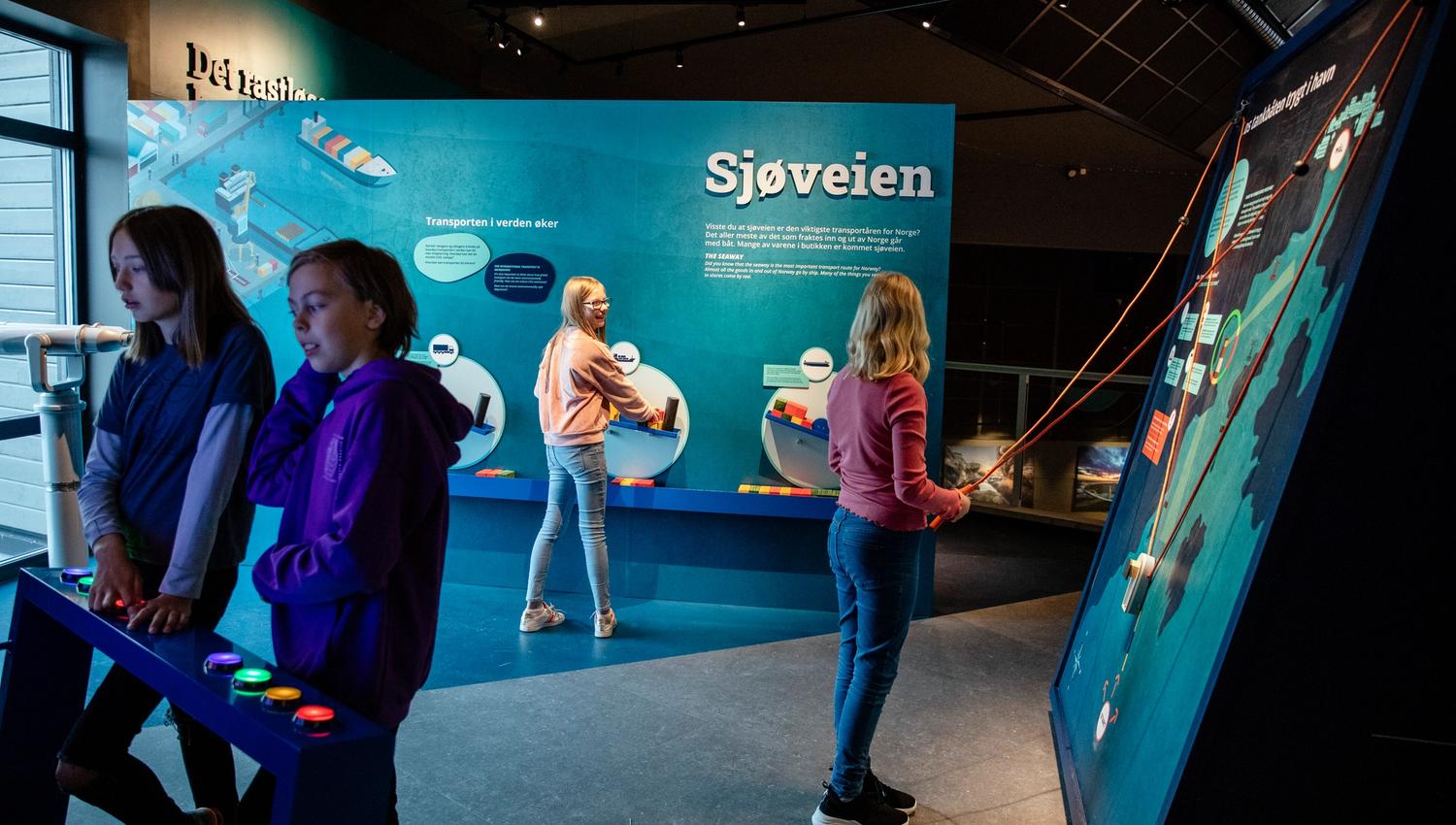 Barn som lærer ved hjelp av aktiviteter