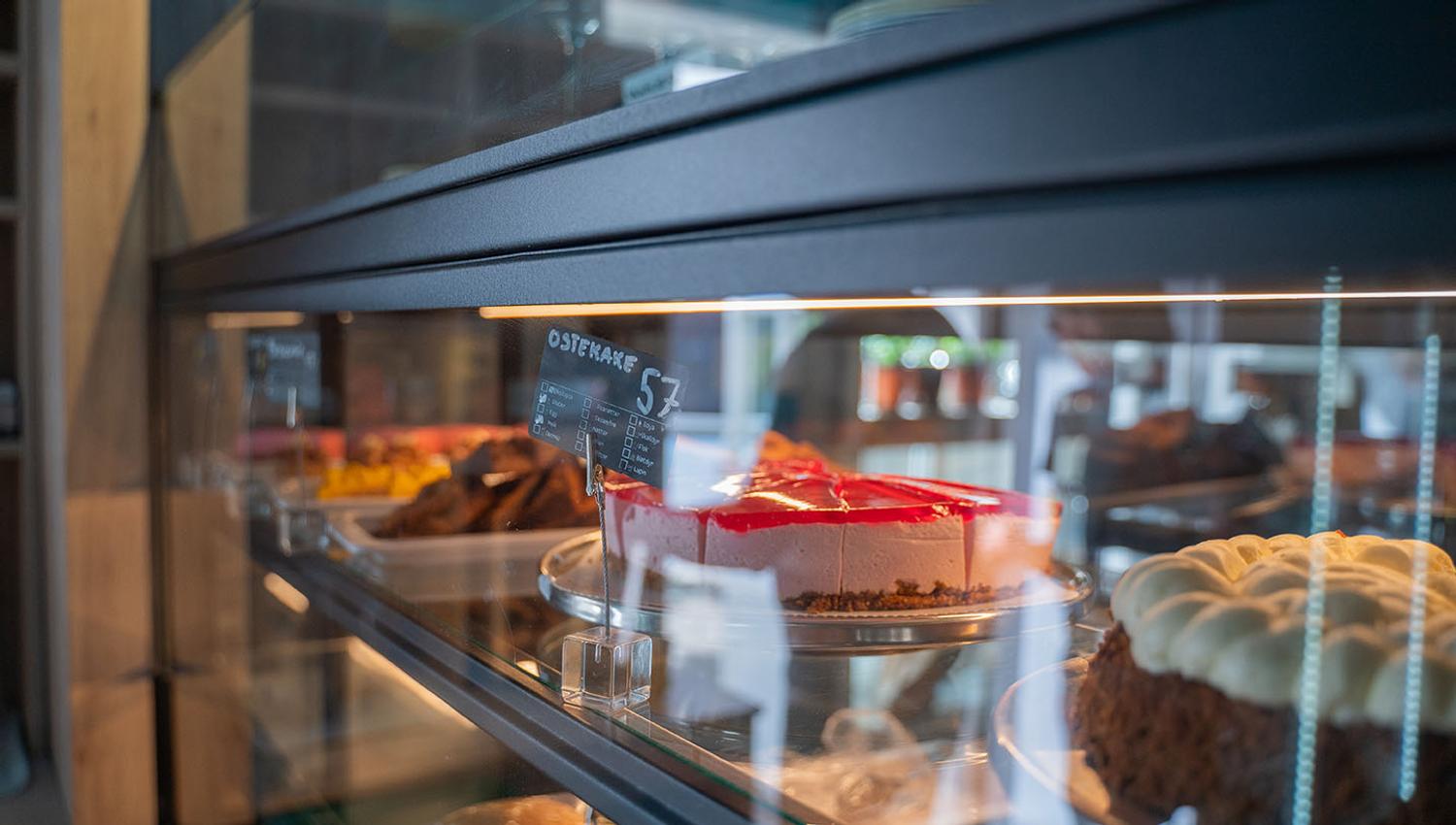 Litt av kakeutvalget hos Marens Bakeri