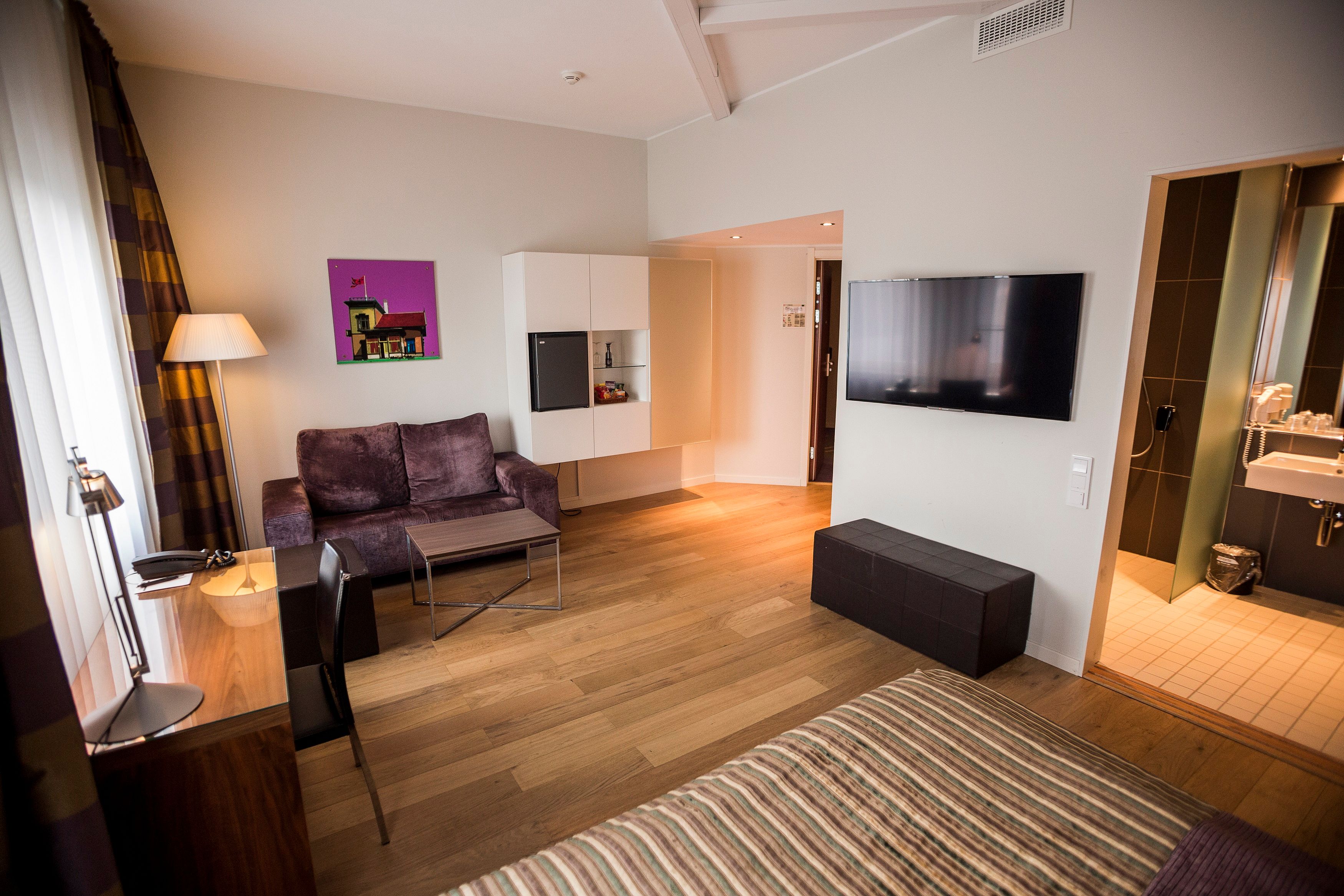 Superior handicap room