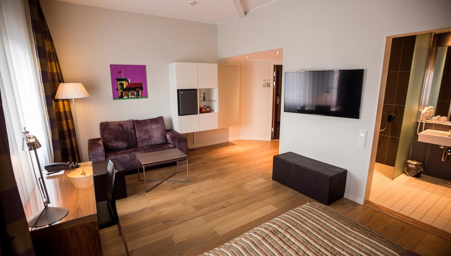 Superior handicap room