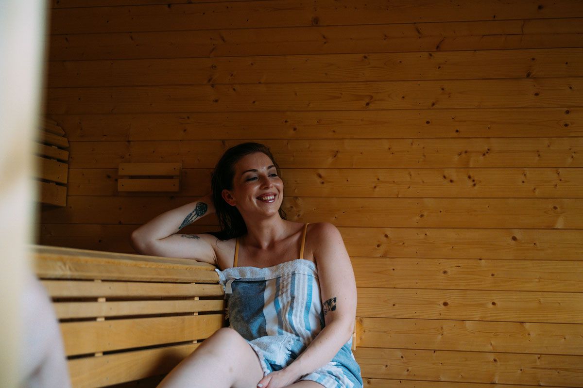 dame i badstue til Skogens rom