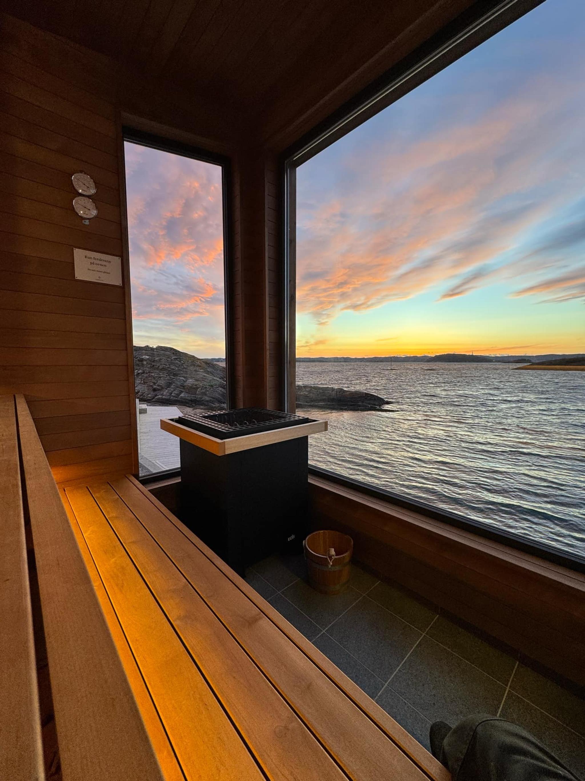 Nyt solnedgangen i Smeigedag Sauna på Kristiansand Feriesenter