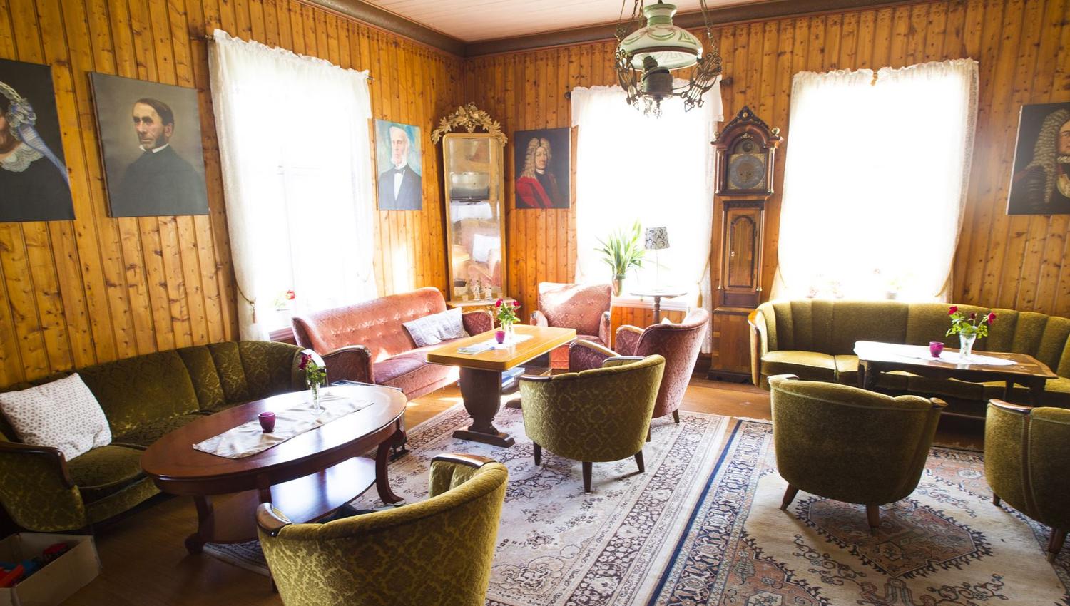 Dønnes Gård