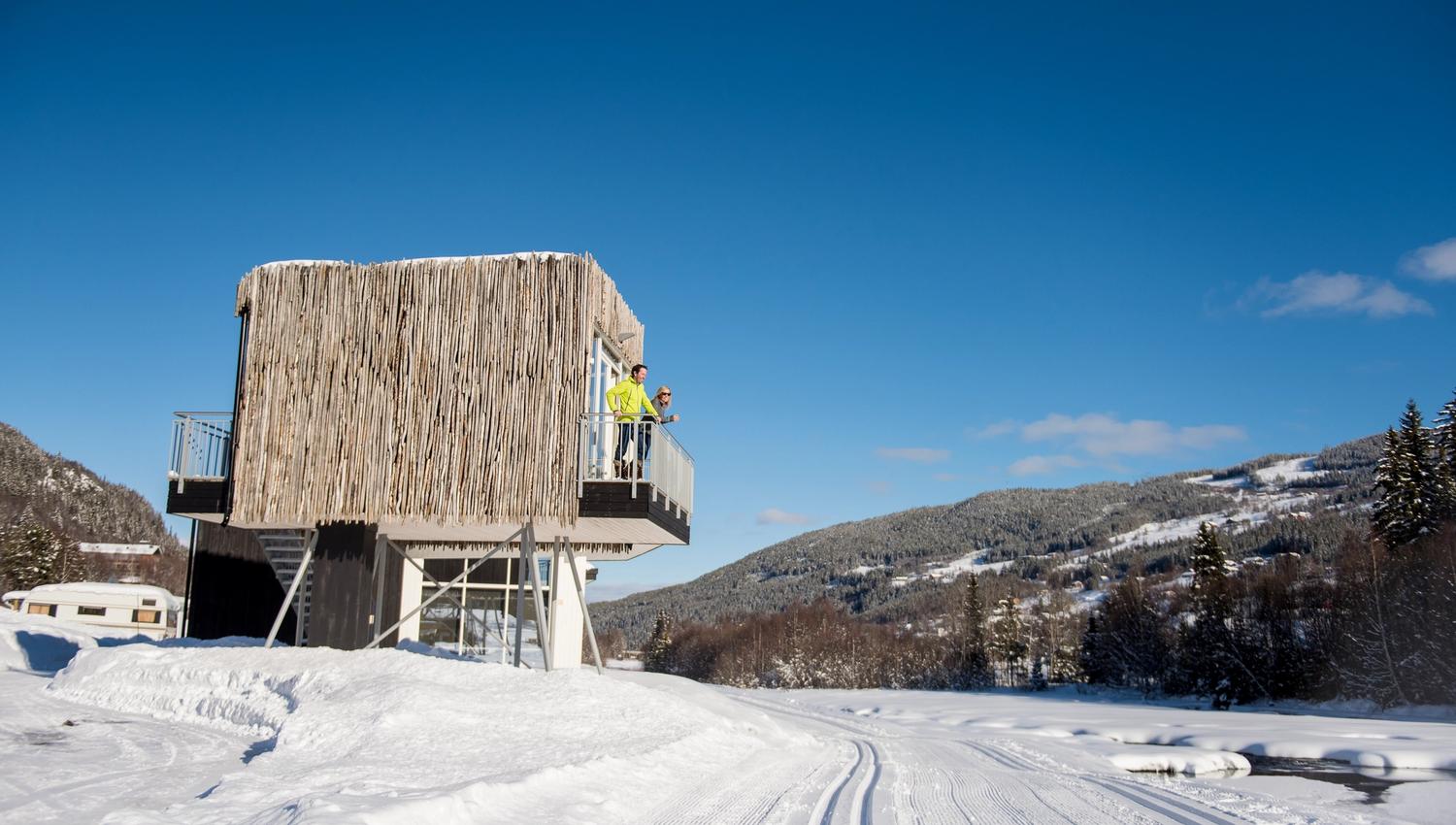 Utebilde mot styltehytta