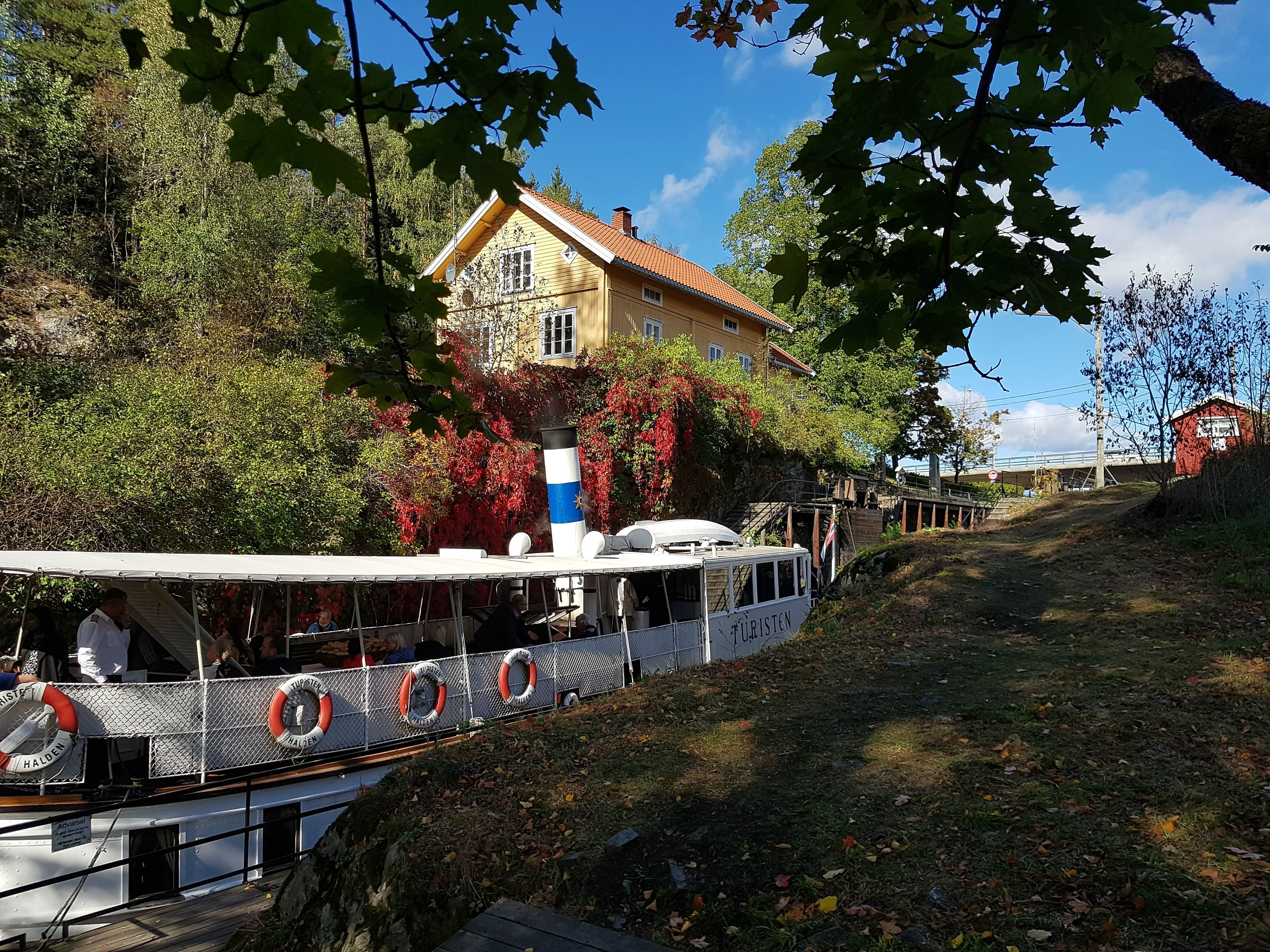 Dampbåt i sluser