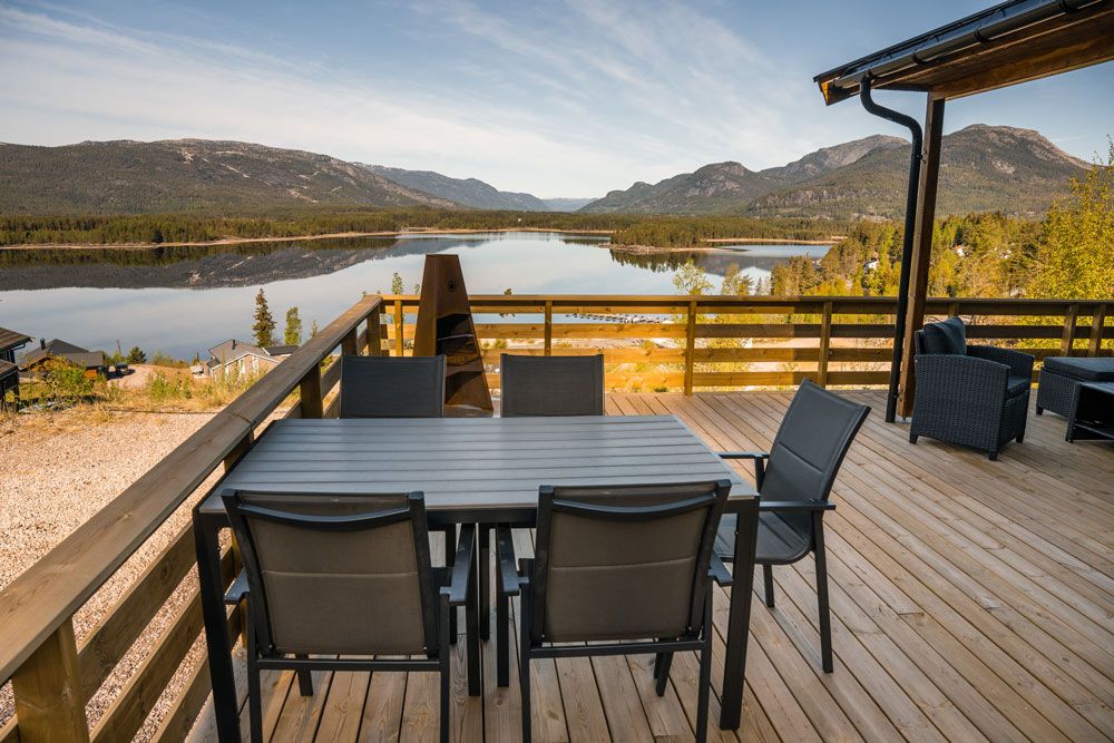 utsikt på vannet fra et av hyttene til Vrådal Hyttegrend