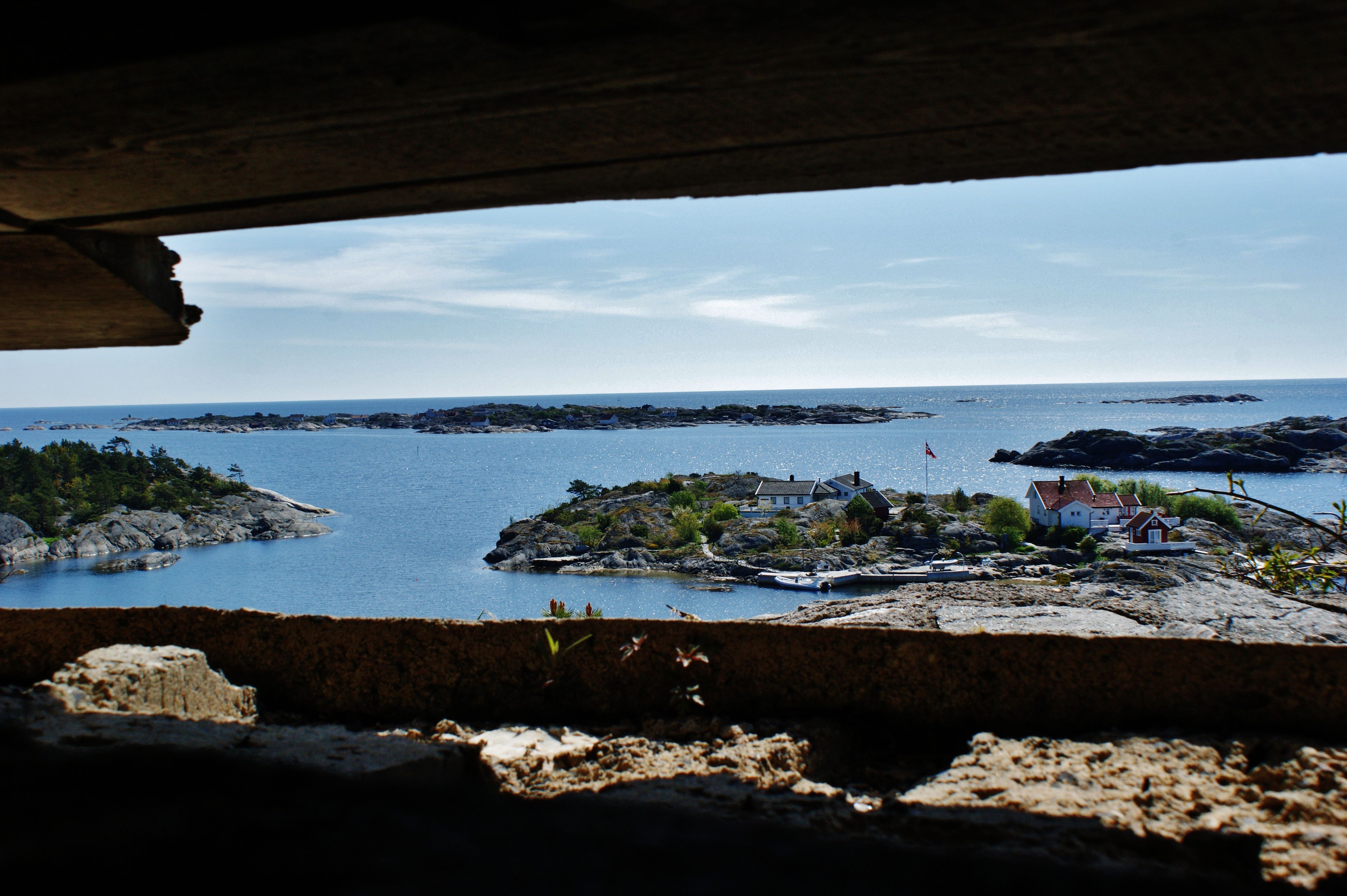 Utsikt gjennom bunkers på Krikken Kystfort