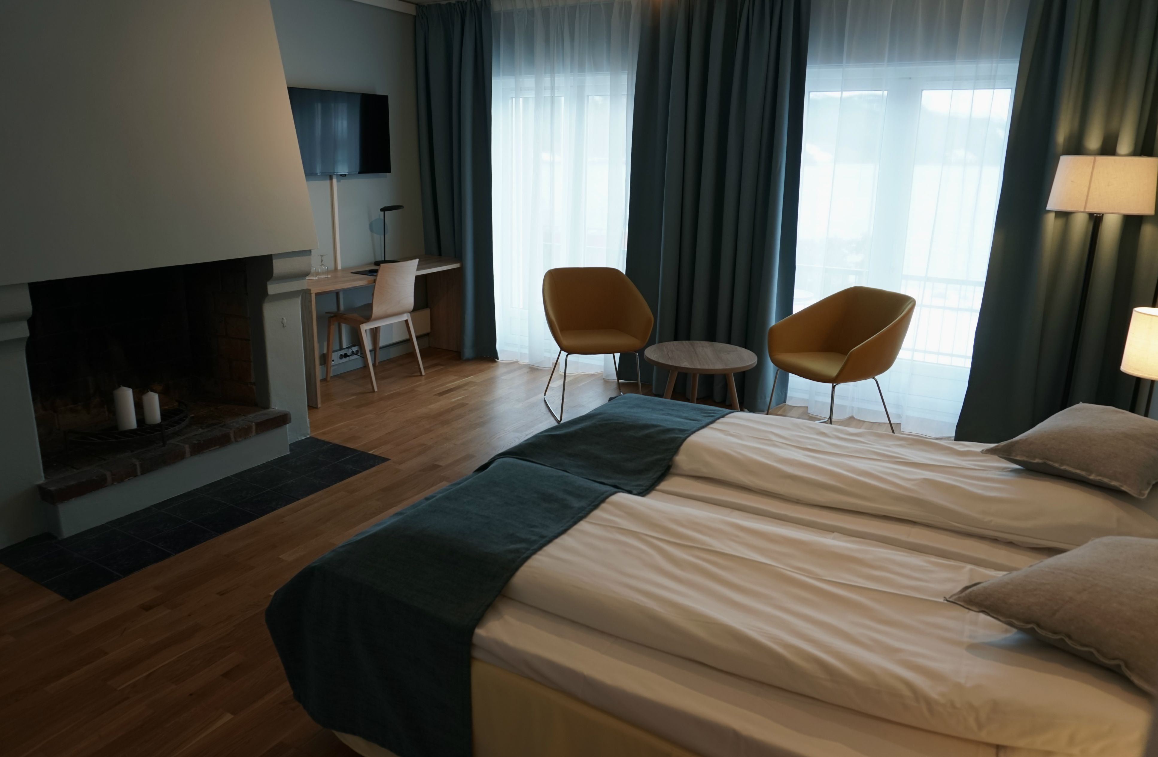 hotellrom med peis