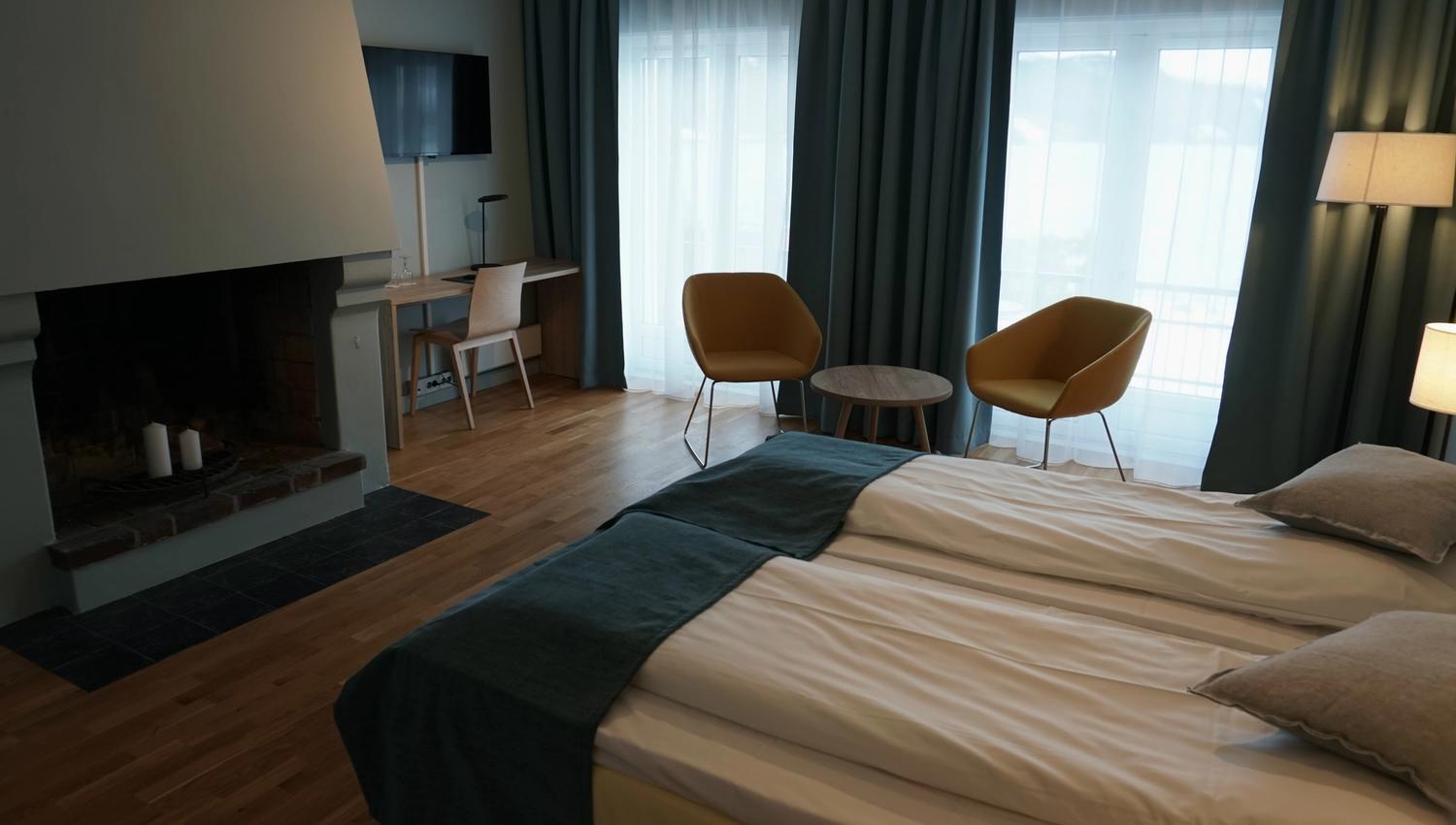 hotellrom med peis