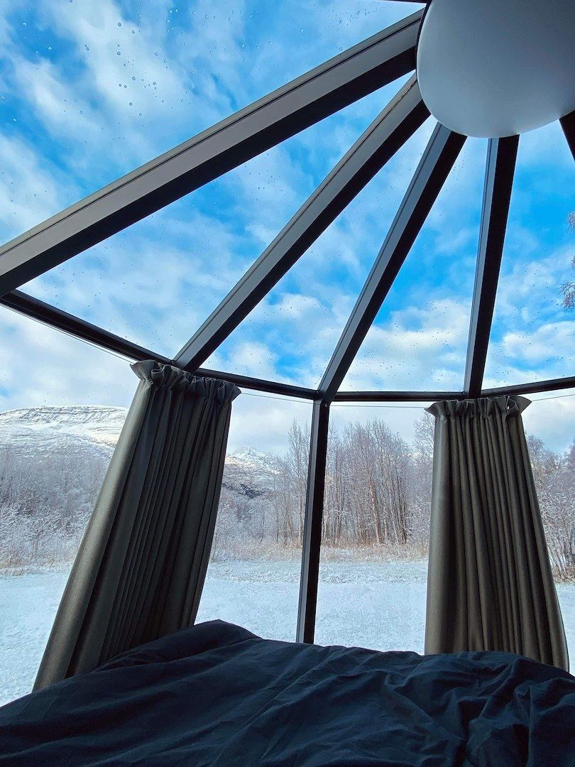 Inne i iglo på North Experience