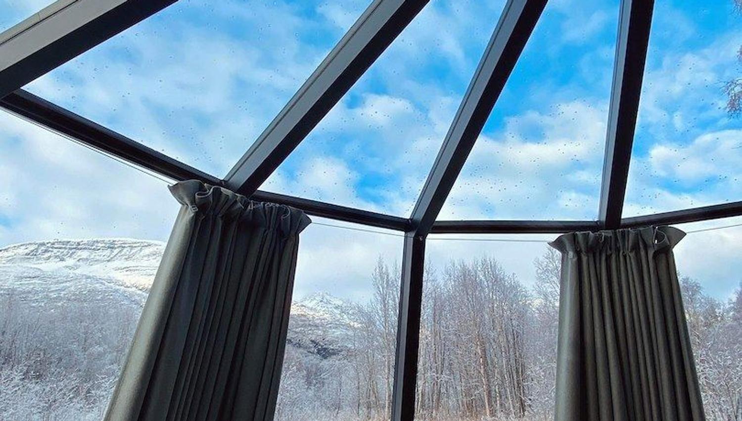 Inne i iglo på North Experience