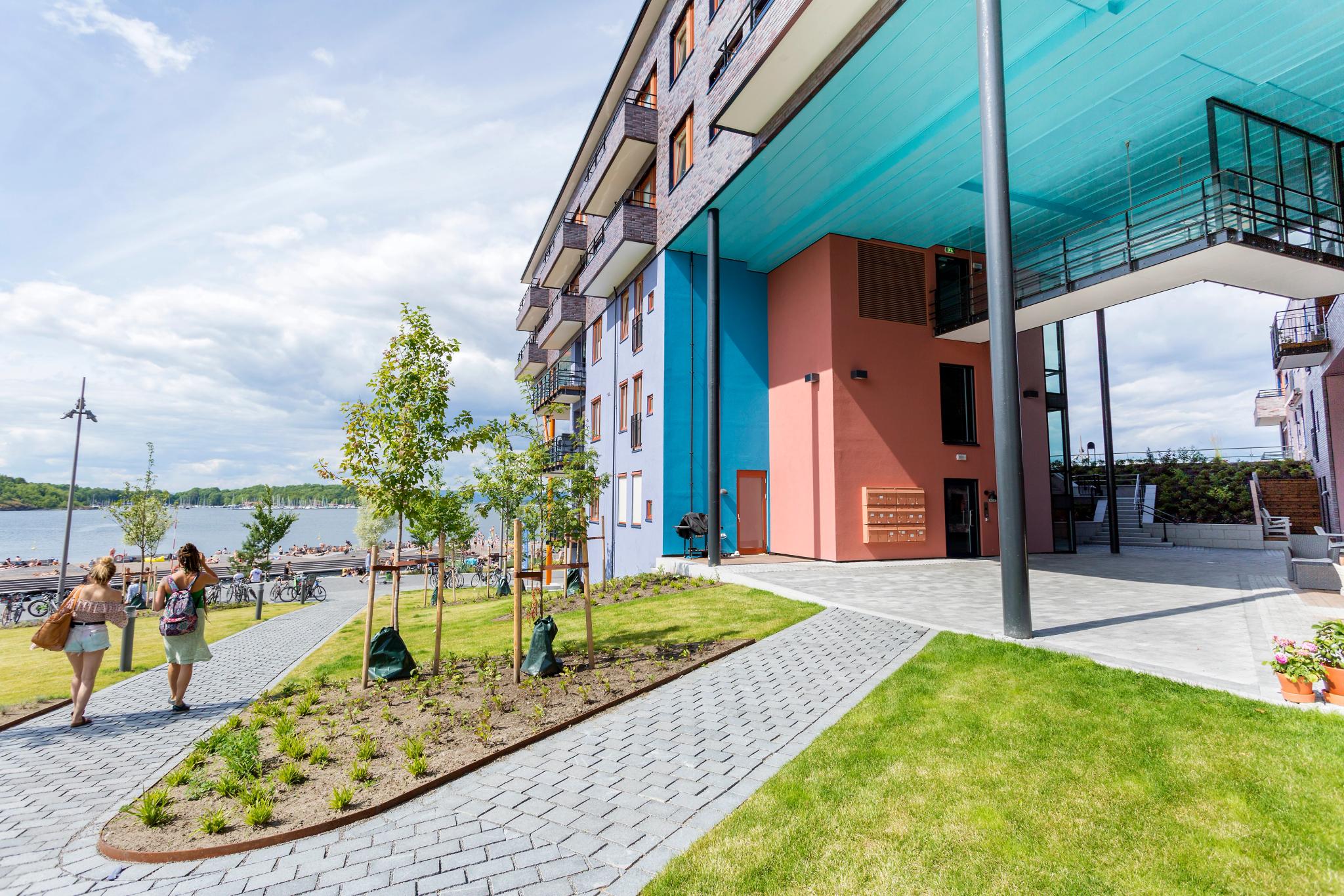 sørenga med sjøbadet i bakgrunnen