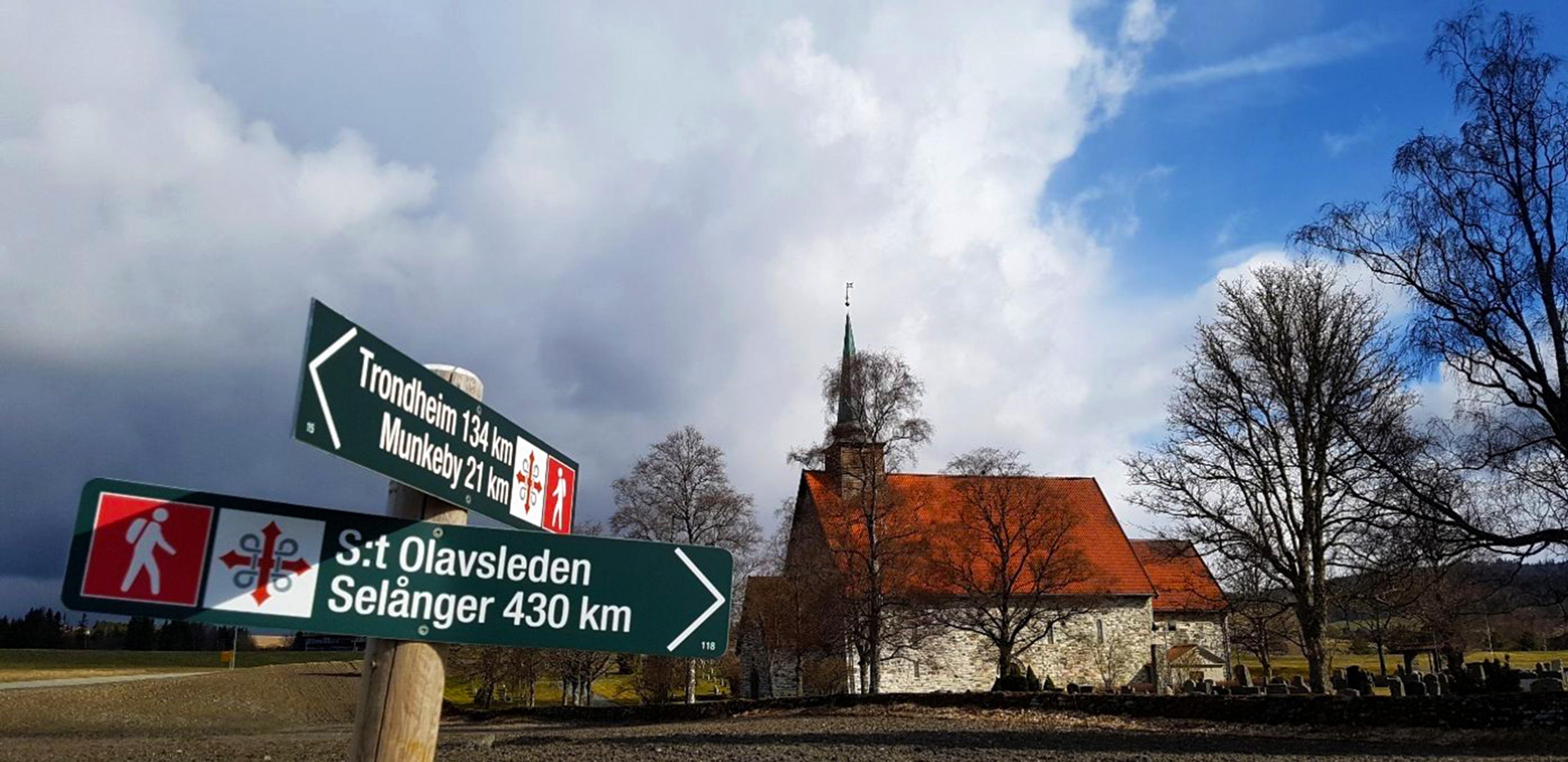 Skilt-ved-Stiklestad-kirke