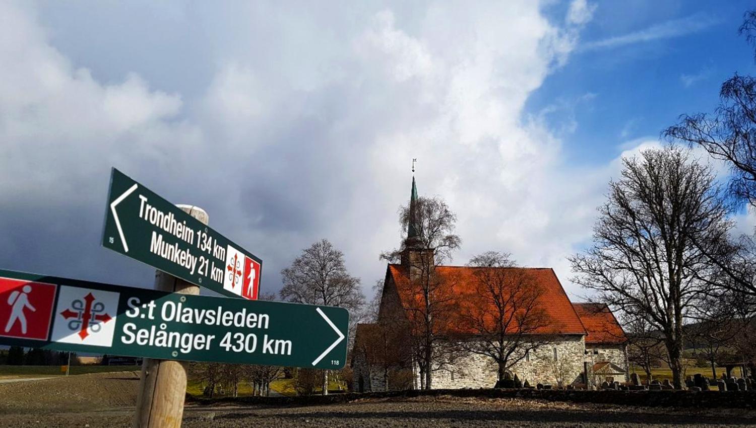Skilt-ved-Stiklestad-kirke