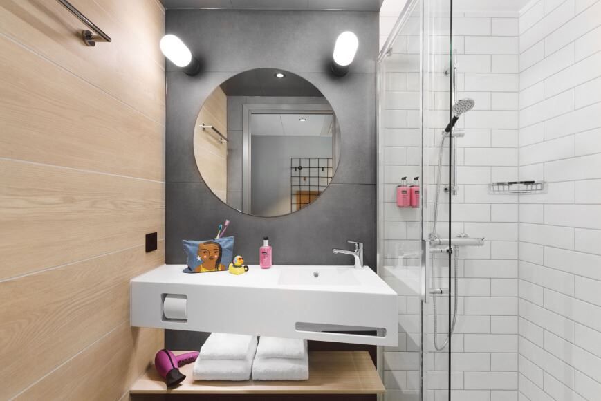 Sink, mirror and shower in the bathroom.