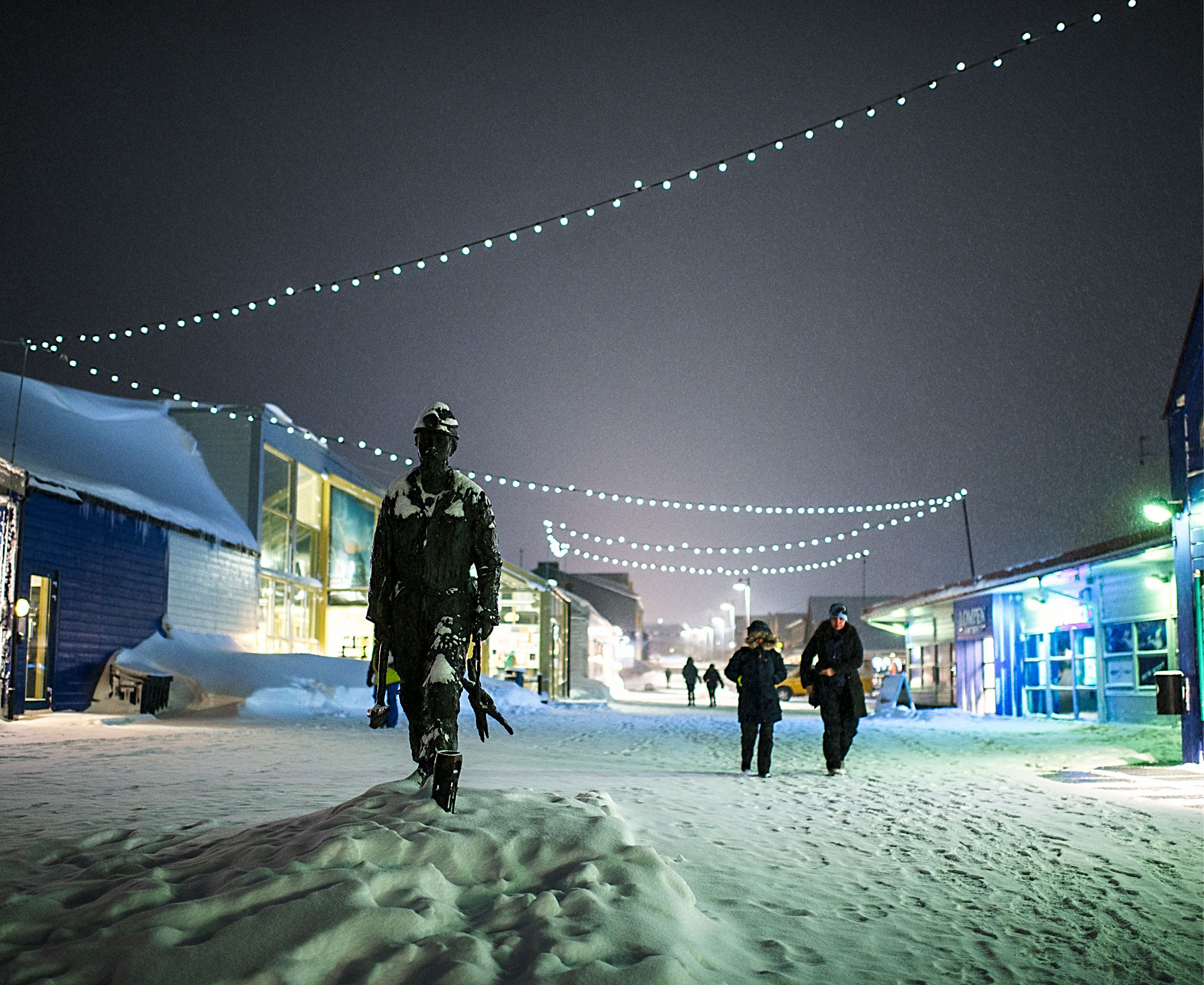 Gruvestatue i sentrum av Longyearbyen