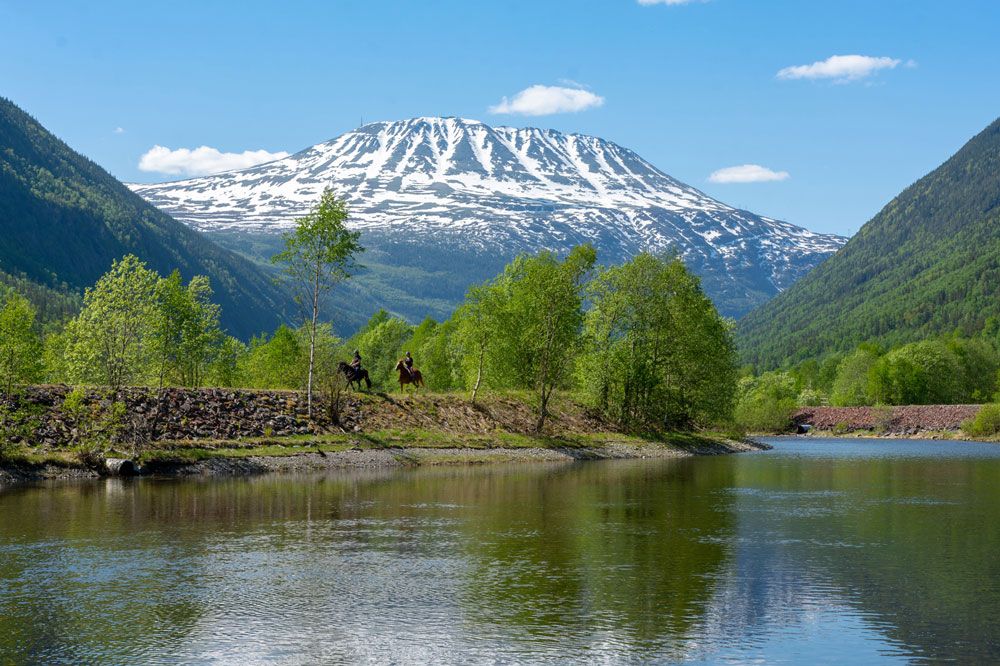 Gaustatoppen sett fra Miland