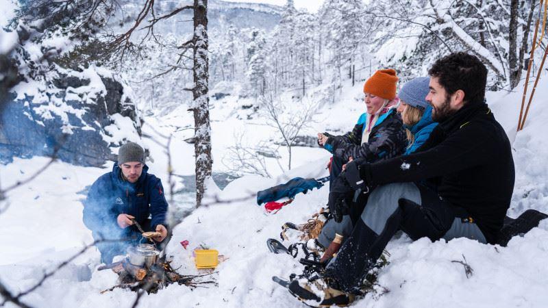 Snowshoeing, train and bonfire in Raundalen with Wild Voss