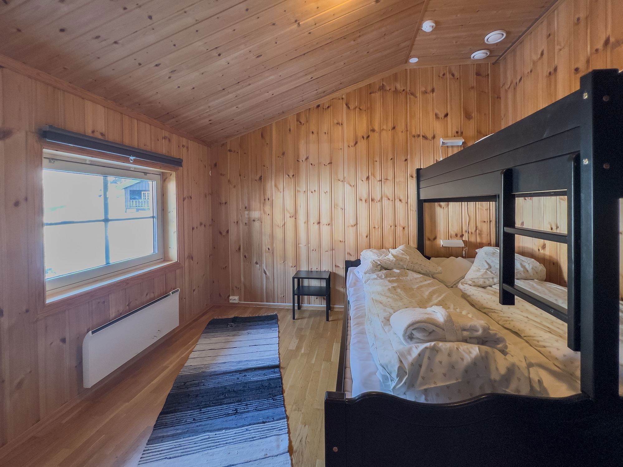 A room with a bed and a window.