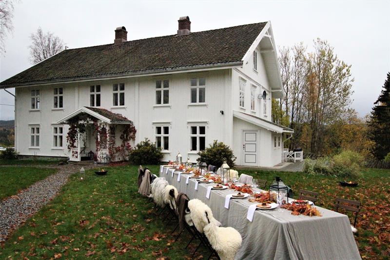 outside dining place - area