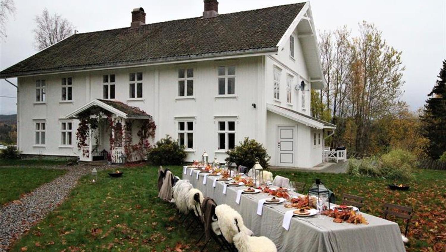 outside dining place - area