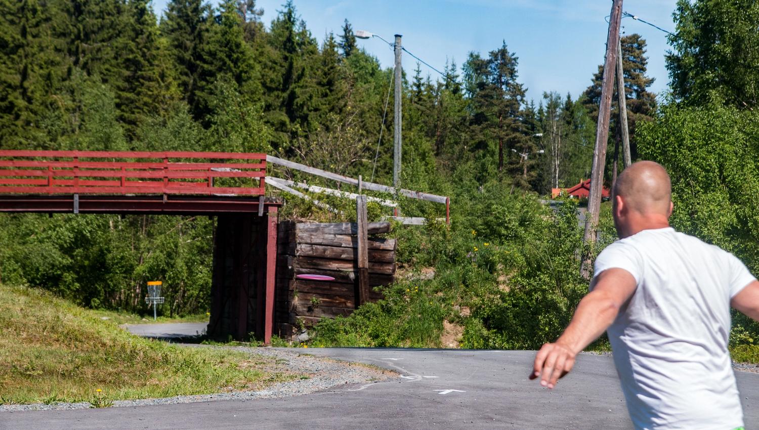 Frisbeegolf i Gjøvik - Må under brua