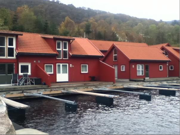 Røde hytter lands brygga