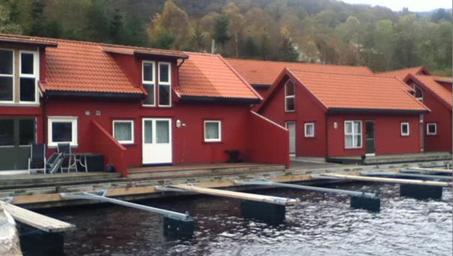 Røde hytter lands brygga