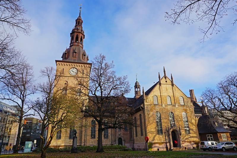 oslo domkirke sett fra utsiden