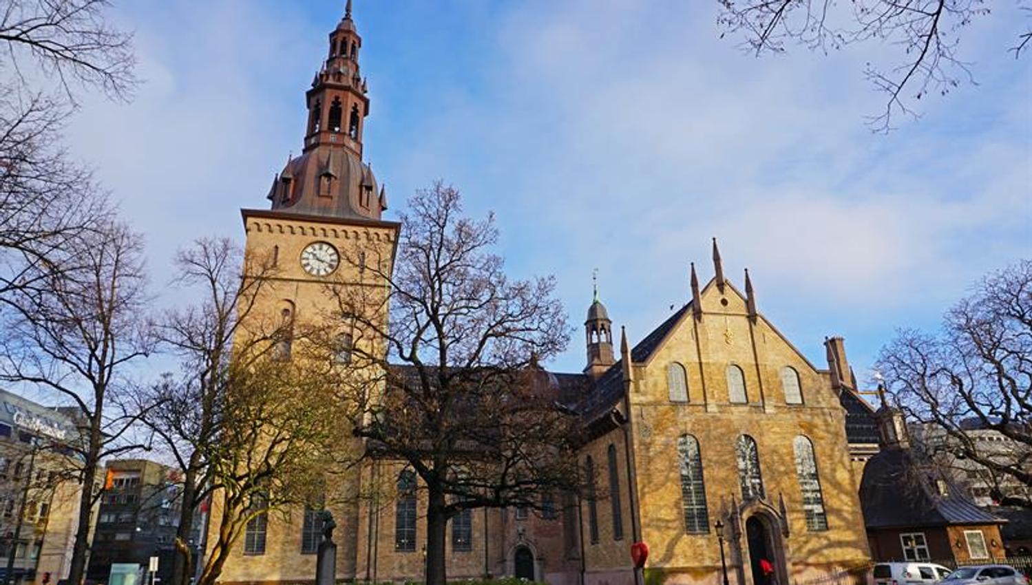 oslo domkirke sett fra utsiden