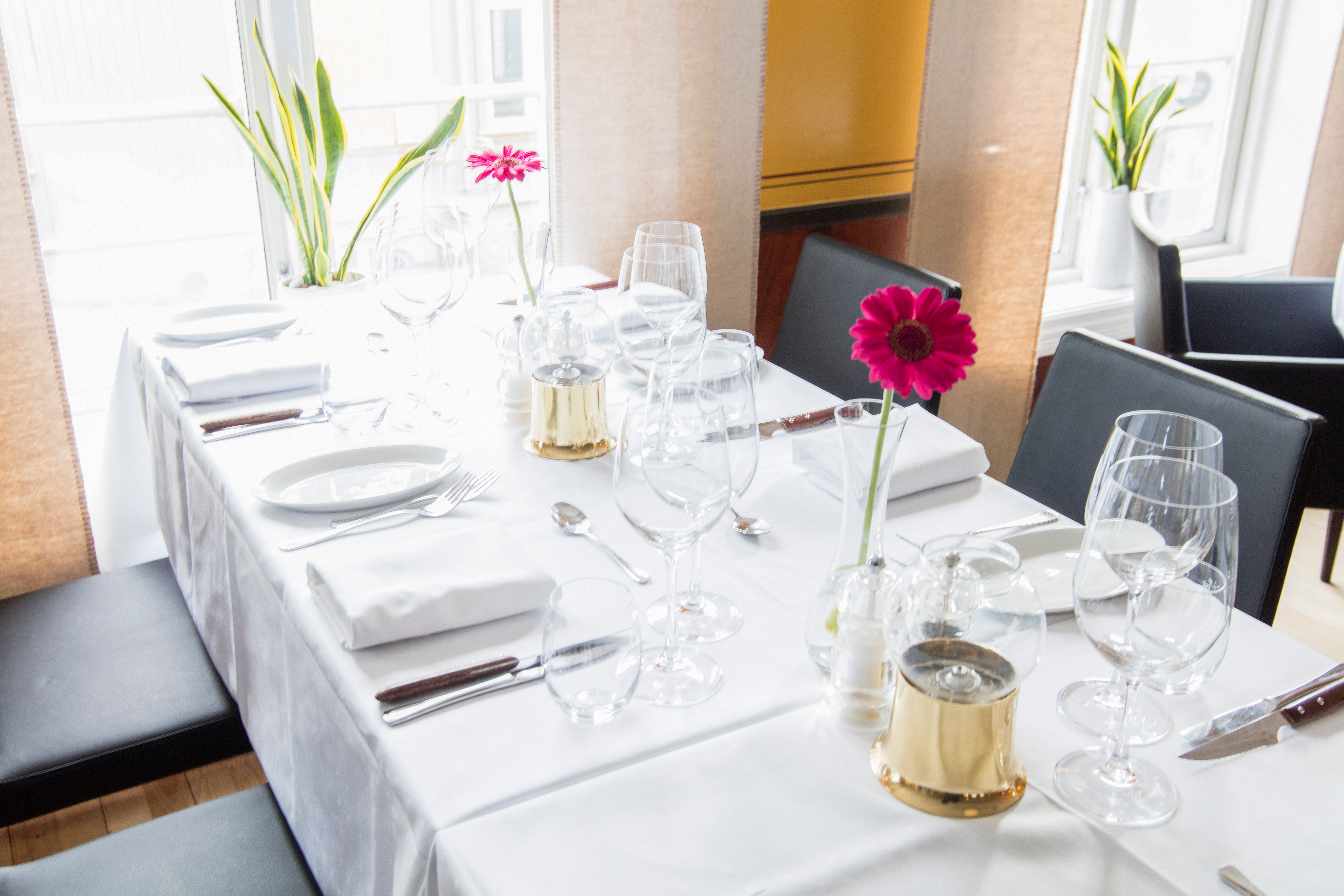 Spisebord i restauranten