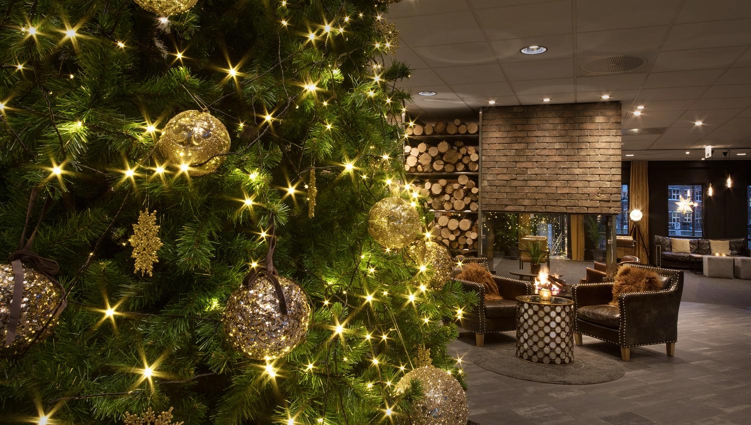 Christmas in the lobby. Decorated Christmas tree. Photo.