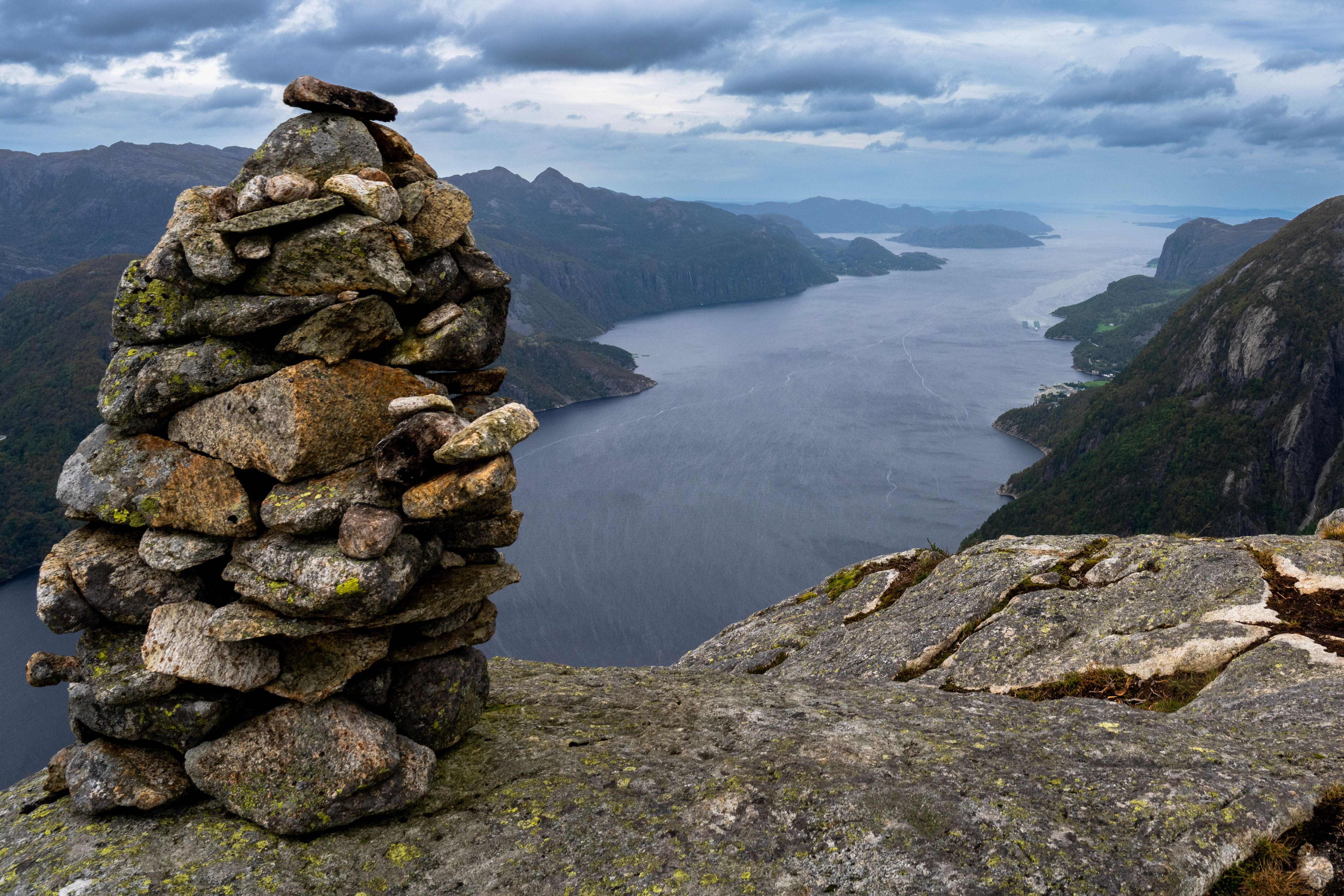 The cairn at the top of the mountain